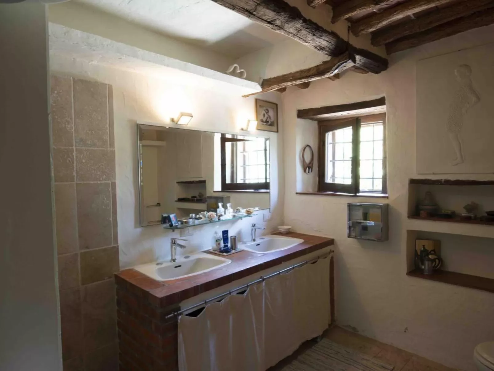 Artist's hill-Drinnen