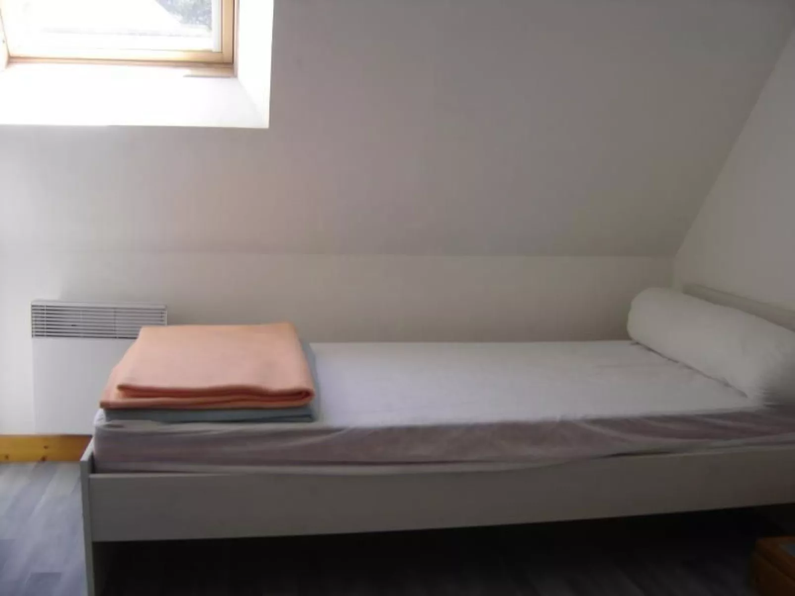 Mit Blick auf das Wasser-Dedans