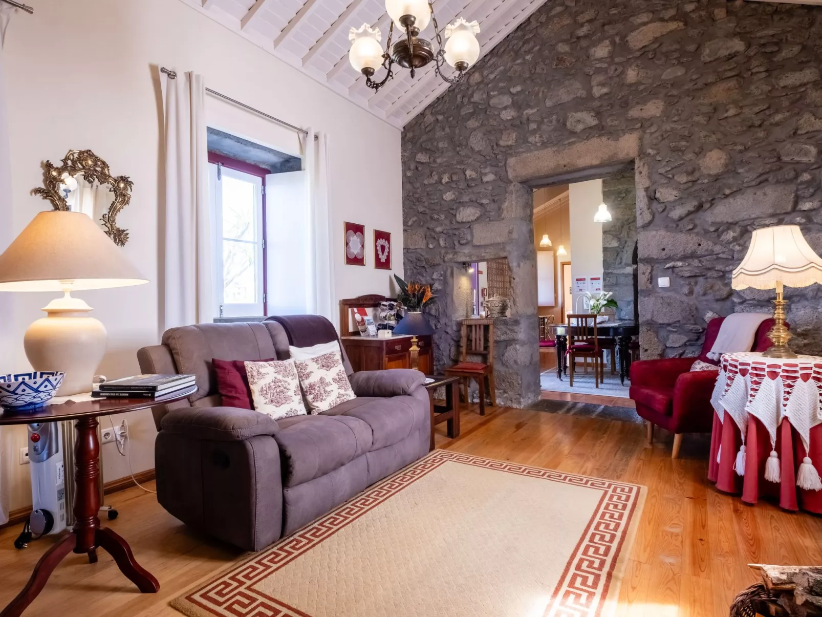 Casa da Fonte - Historisches Steinhaus auf den Azoren-Drinnen