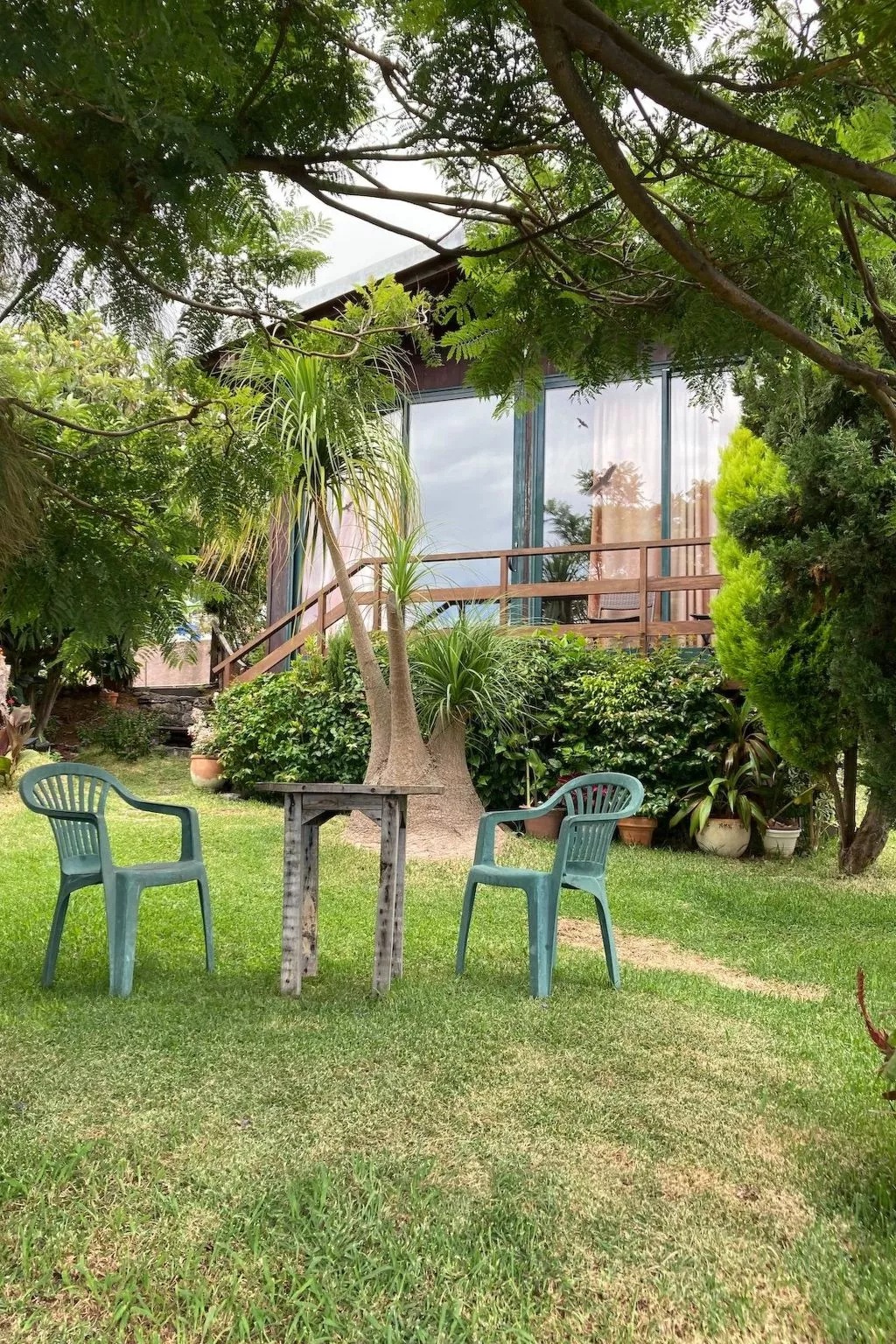 In Canhas mit Schönem Garten-Draußen