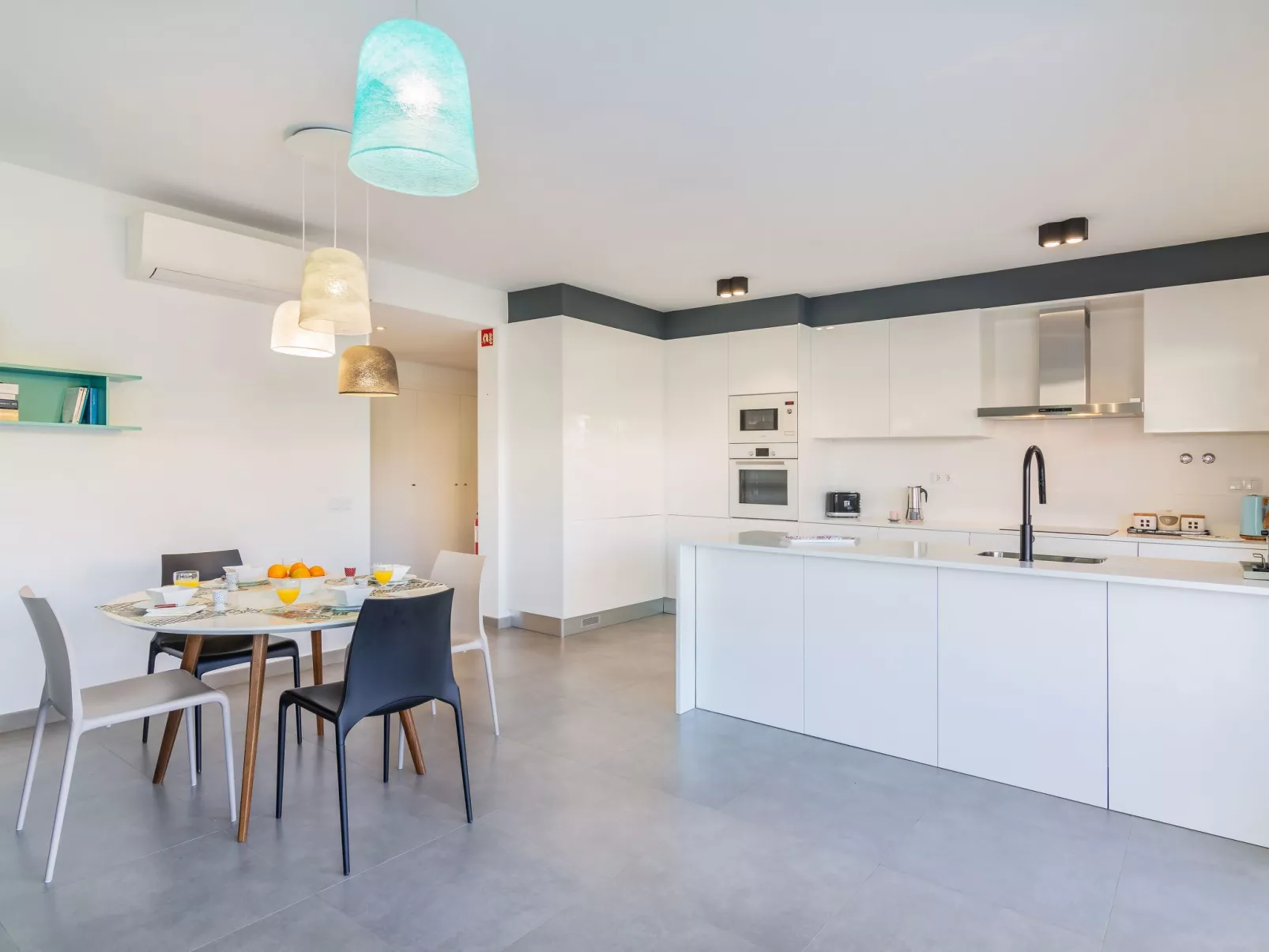 Garten Design brandneue Wohnung mit Pool-Drinnen