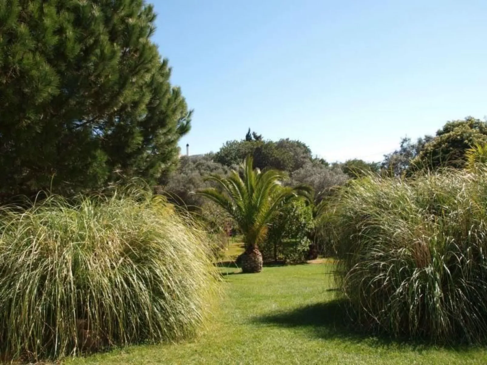 Mit Terrasse und Gemeinschaftspool-Outside
