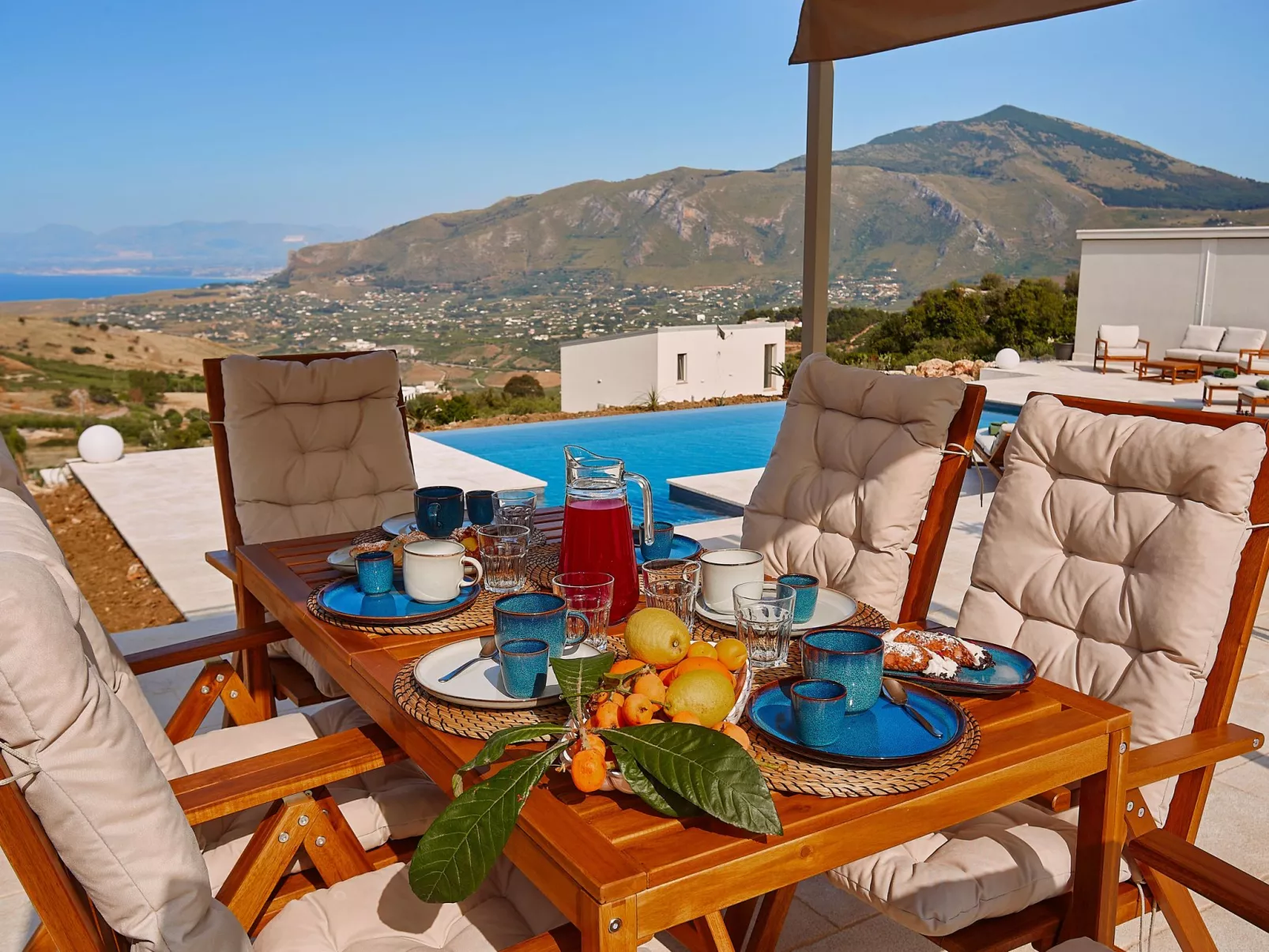 'Villa Muntaja' mit privatem Pool-Inside