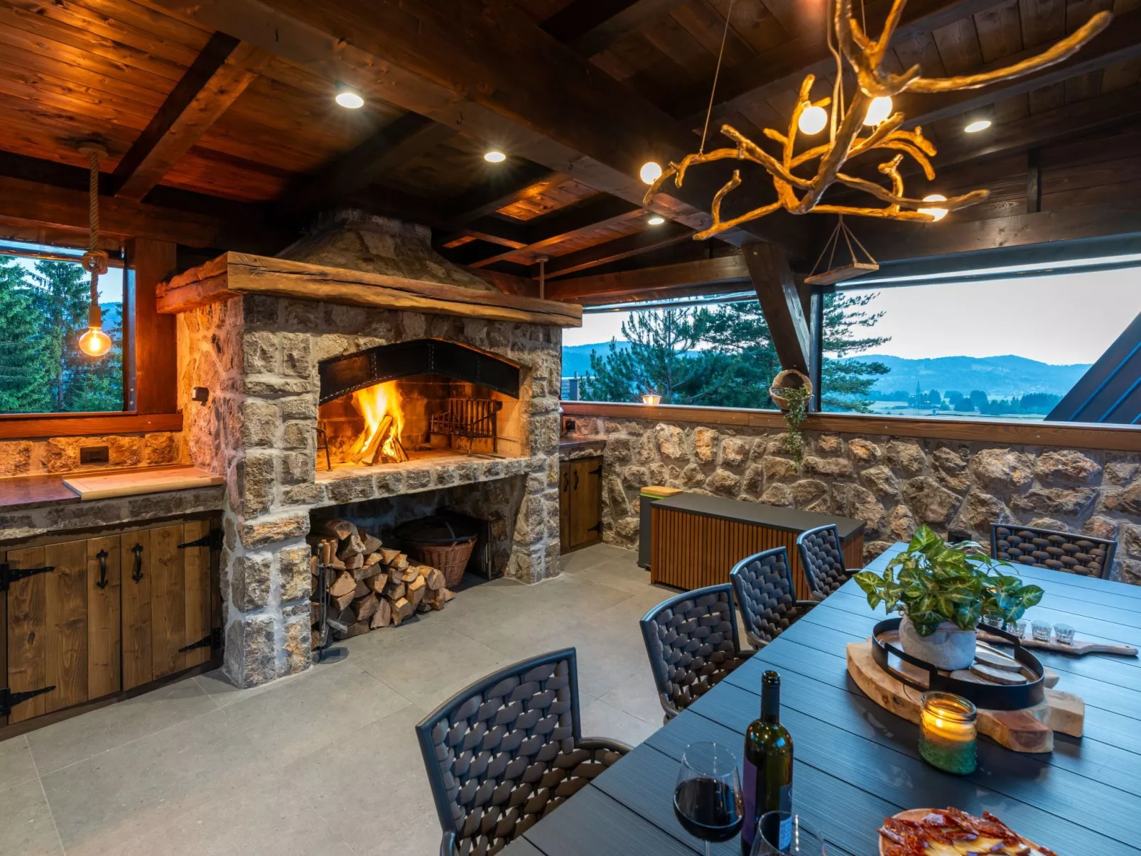 Chalet "Forest Hill" mit Hallenbad-Outside