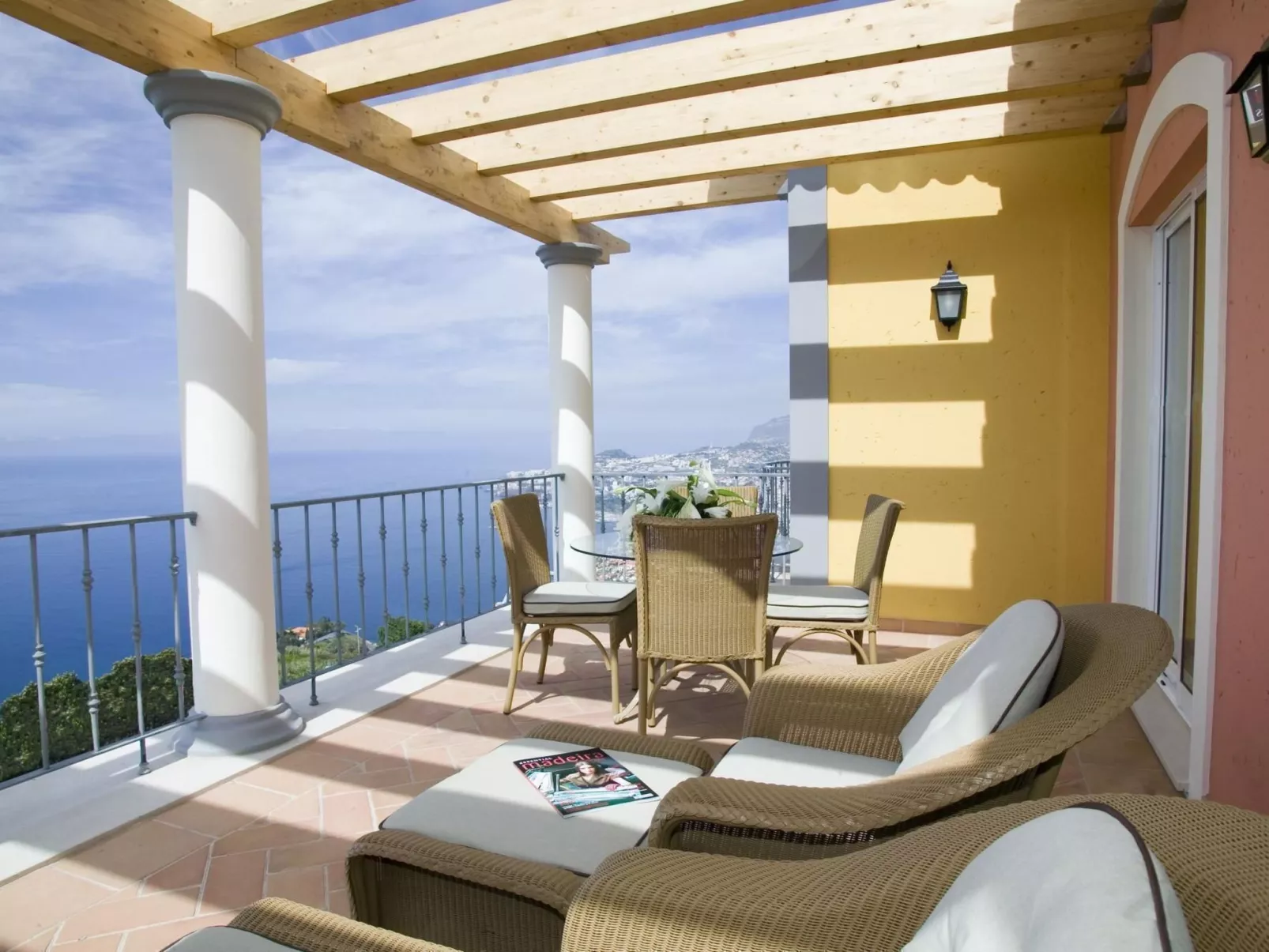 Elegante Ferienwohnung mit Gemeinschaftspool und Wellnessbereich-Dedans