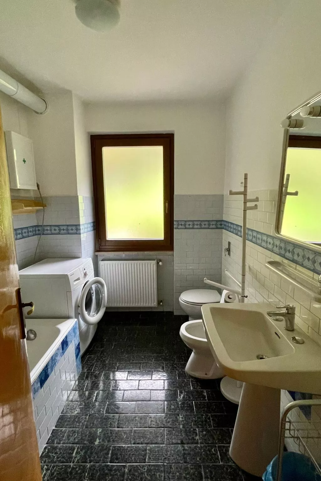 Gesegnet wie Frösche auf einem Seerosenblatt-Drinnen