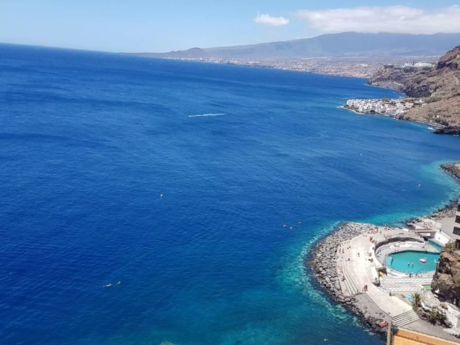 Luxuriöser Rückzugsort mit direktem Meerzugang und Pool-Outside