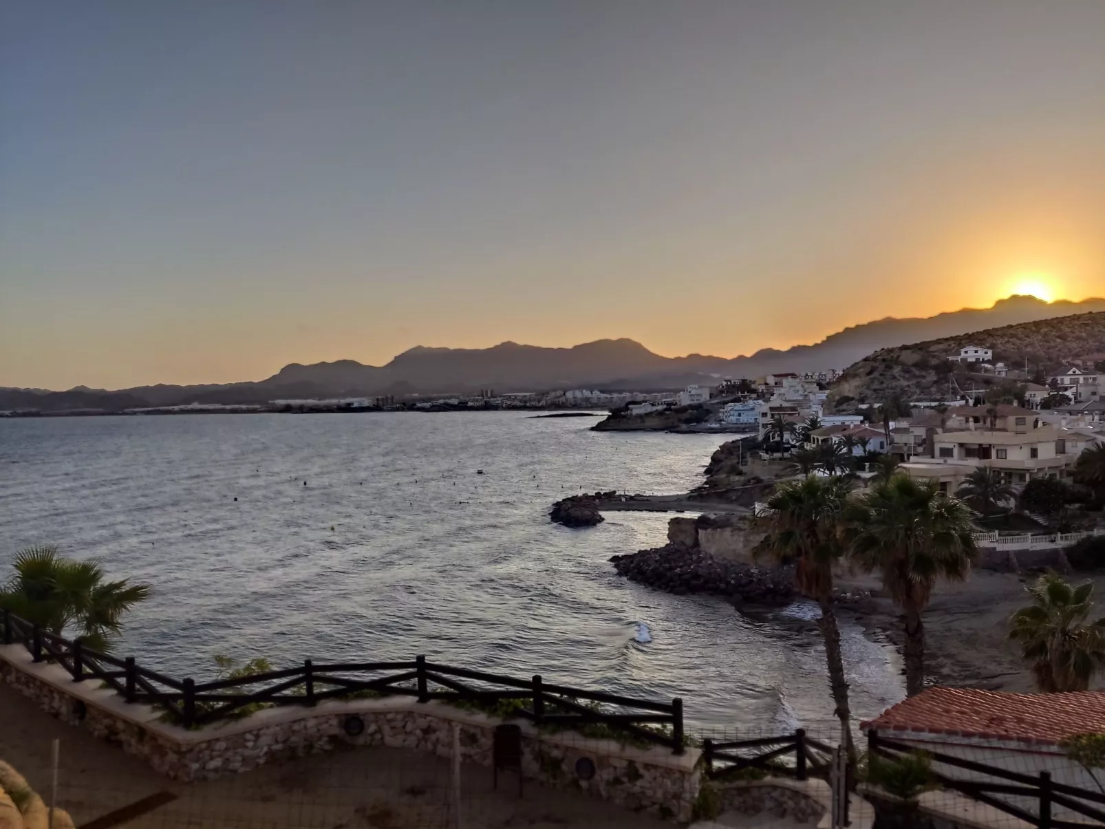 La Invincible Terreros in der 1. Reihe des Strandes-Outside