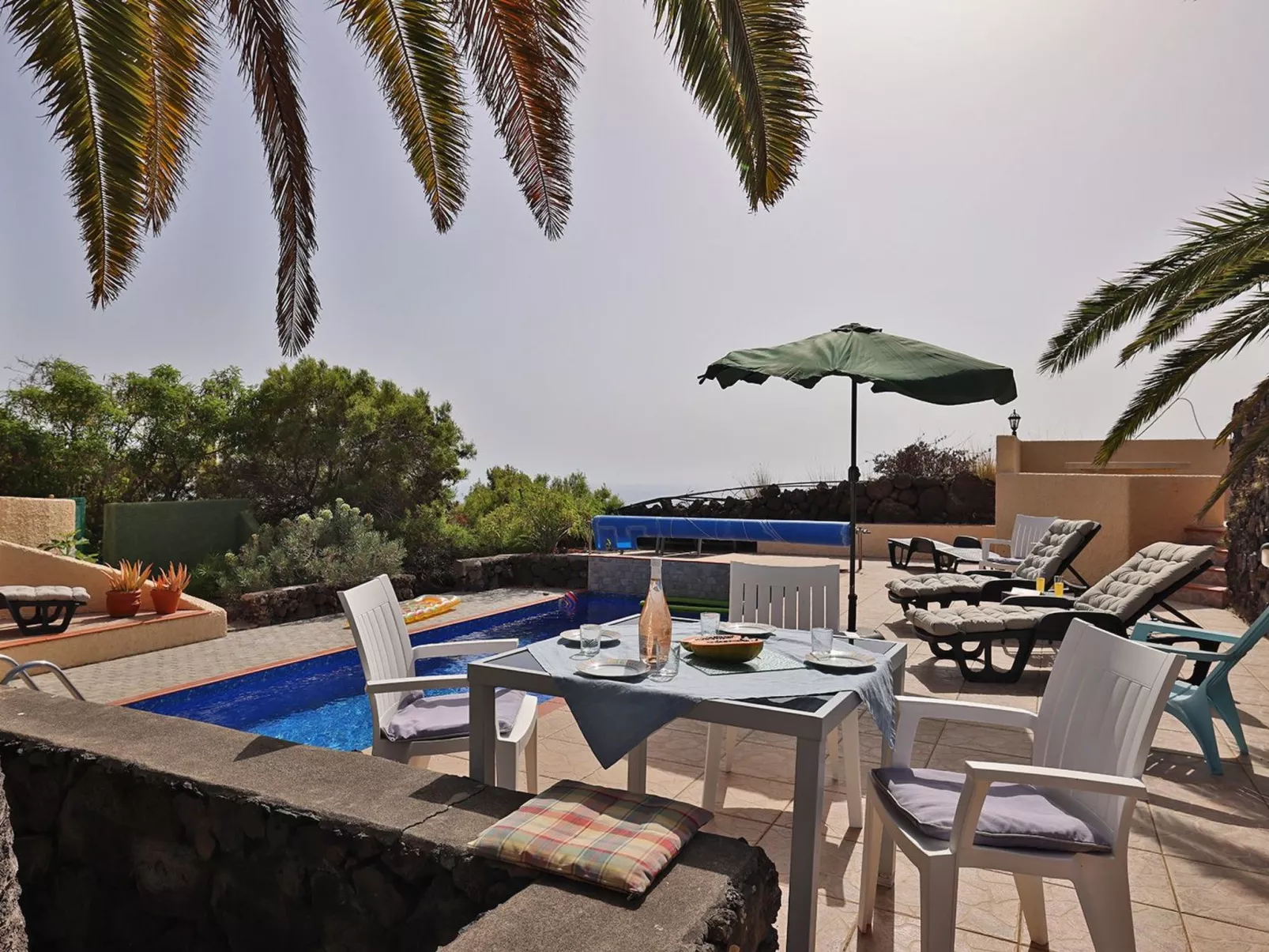 Perla del Sol-Outside