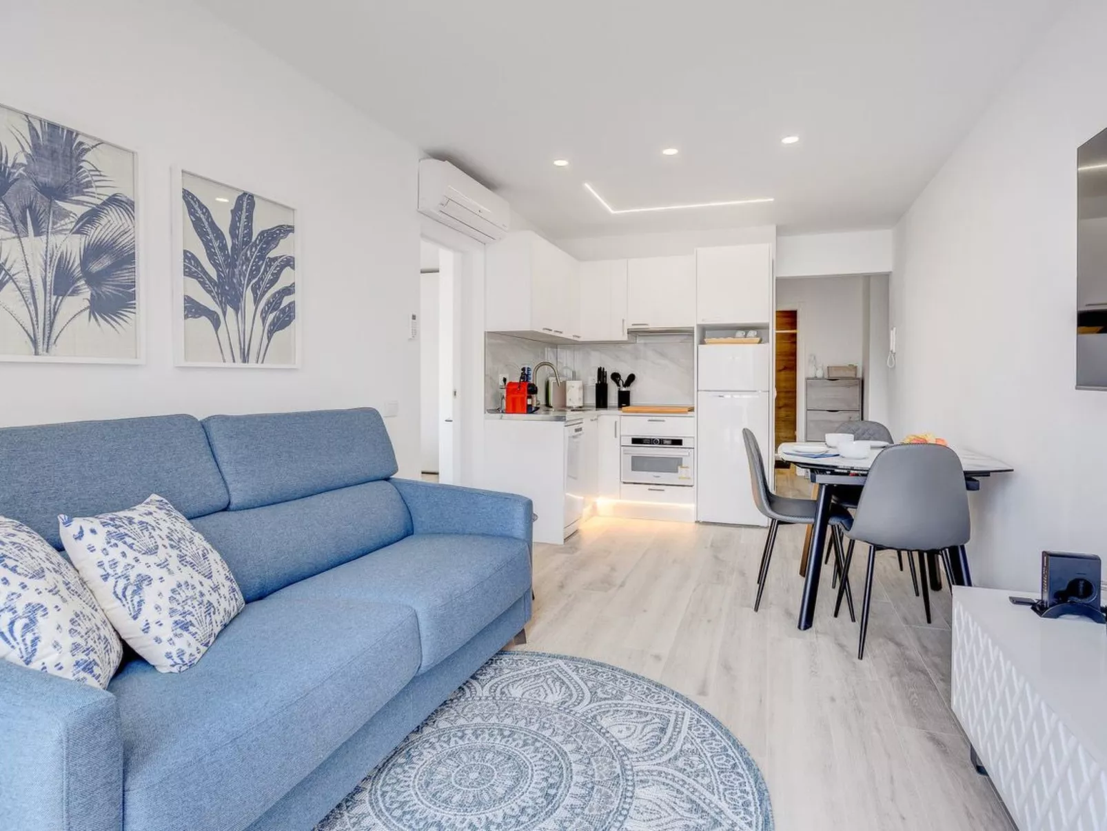 Los Diamantes-Inside