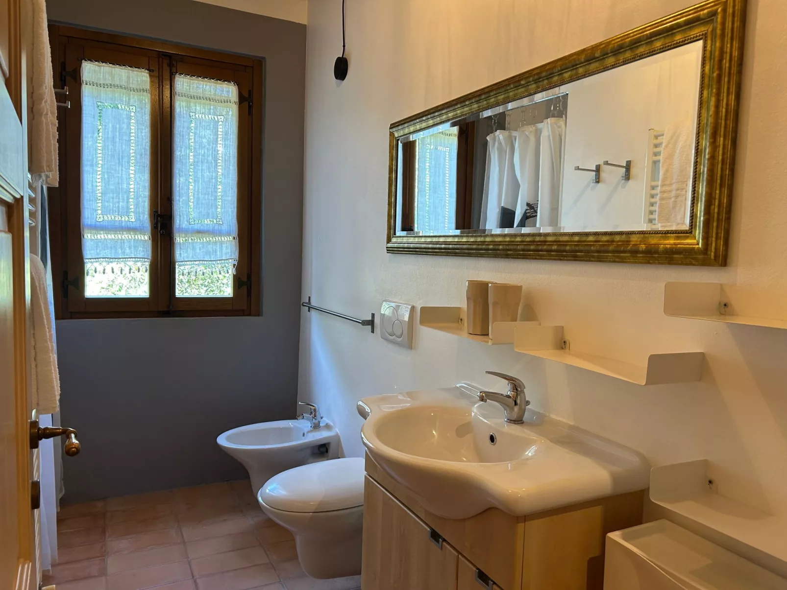 Wohnung mit Privatparkplatz-Dedans