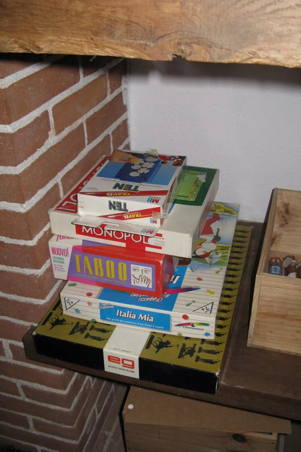 Typisches Bauernhaus mit holzbefeuertem Kamin-Dedans