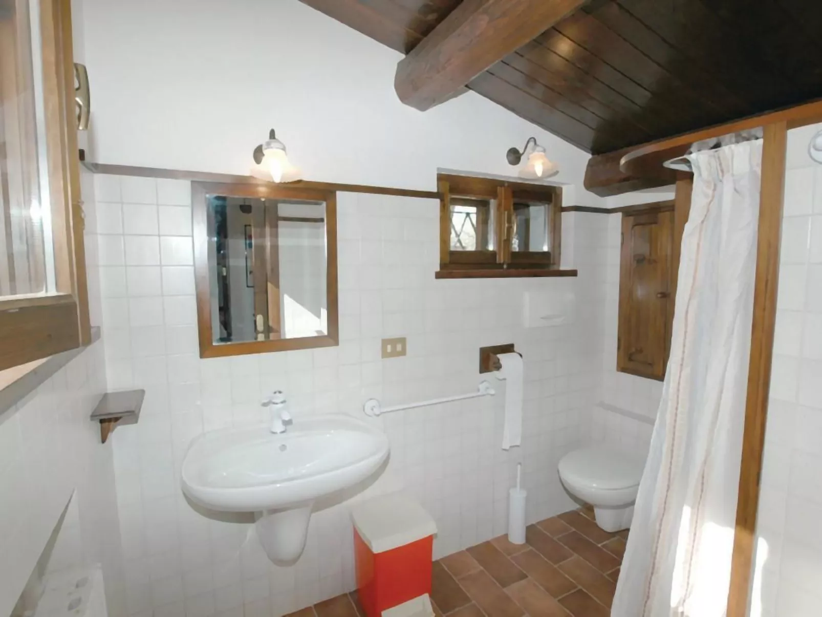 OWL Apartment - Pool - Ansichten - Kunst-Dedans