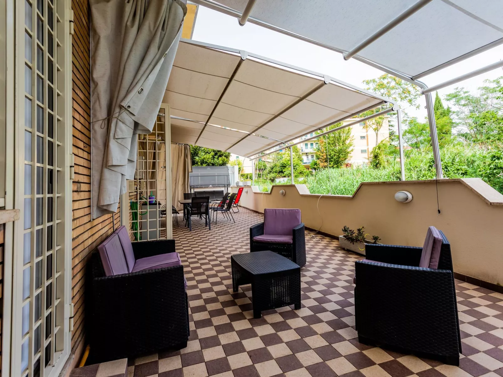 Wohnung mit großer Terrasse-Image-tags.info