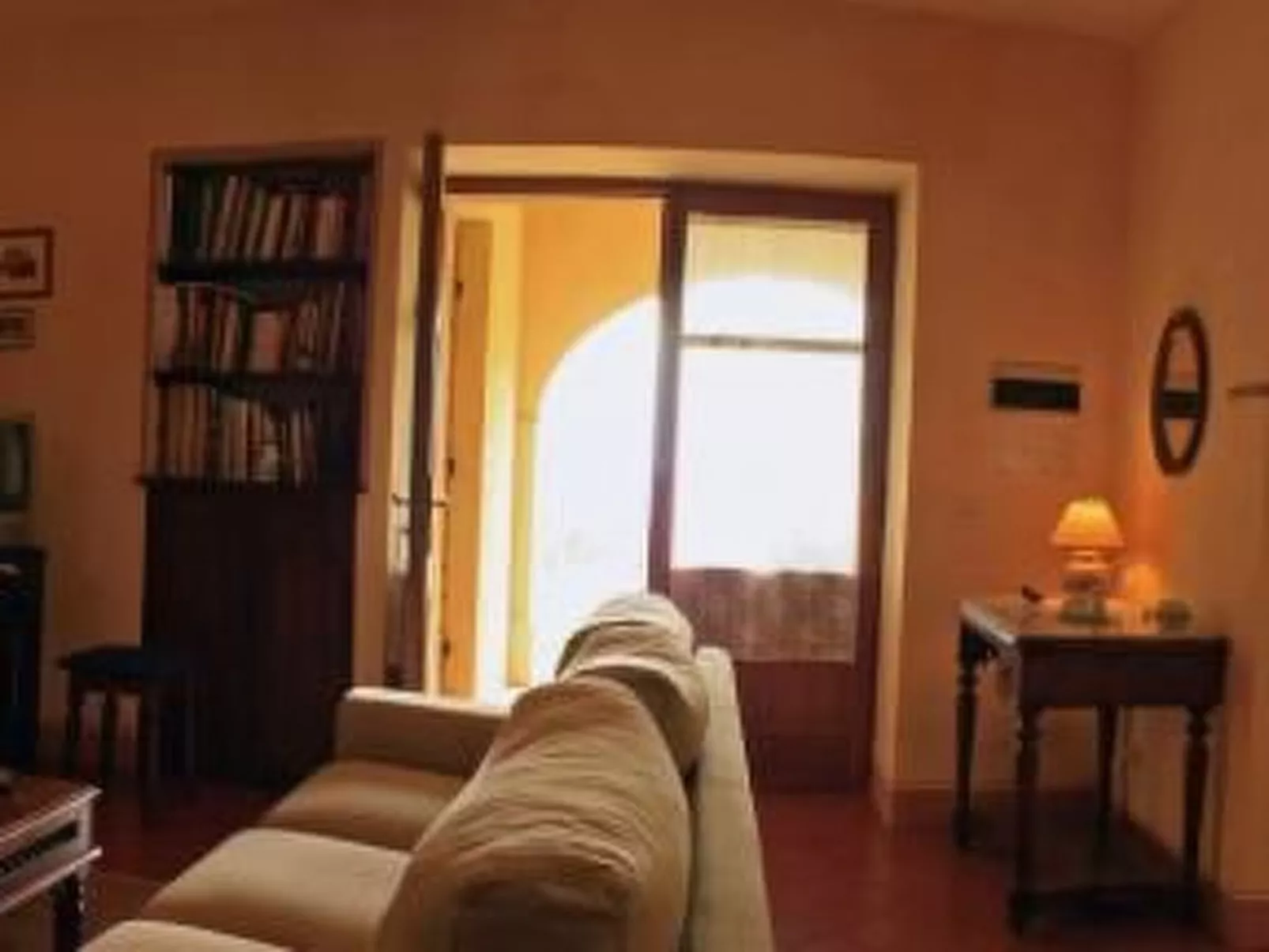 Haus Claudia mit schönem Garten-Drinnen