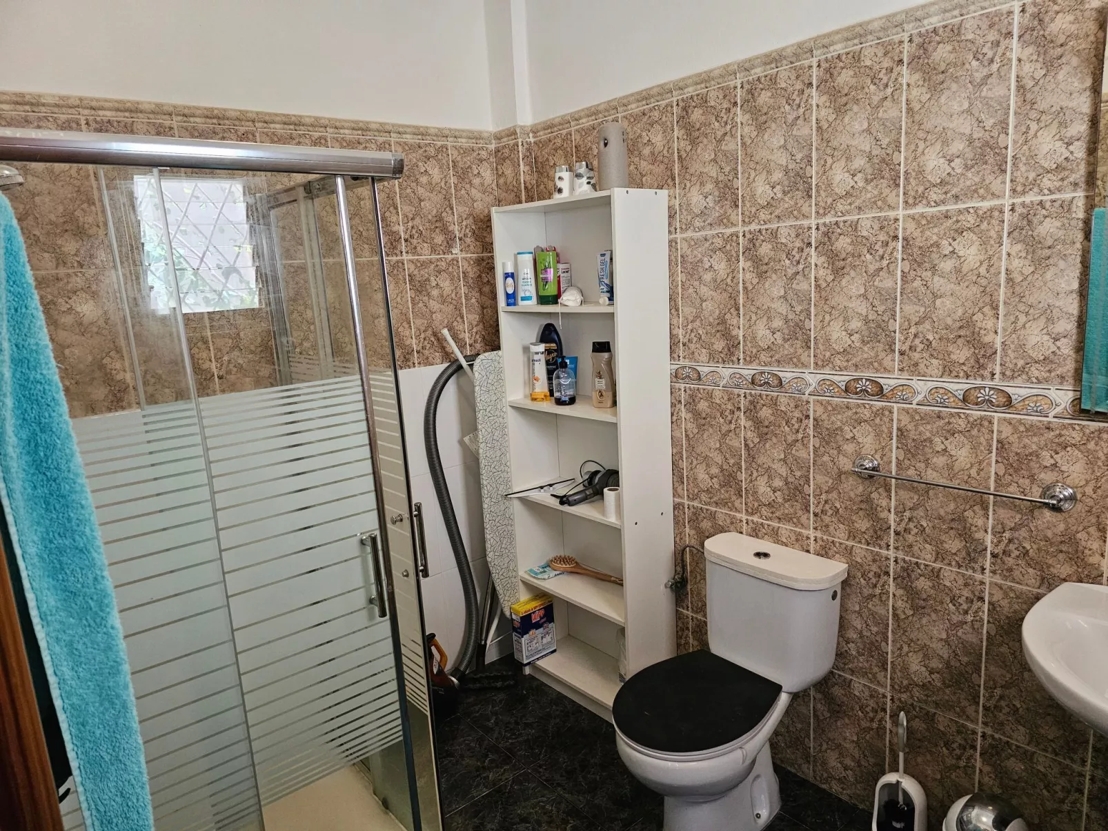 Für 6 Personen ca. 90 m - Drinnen