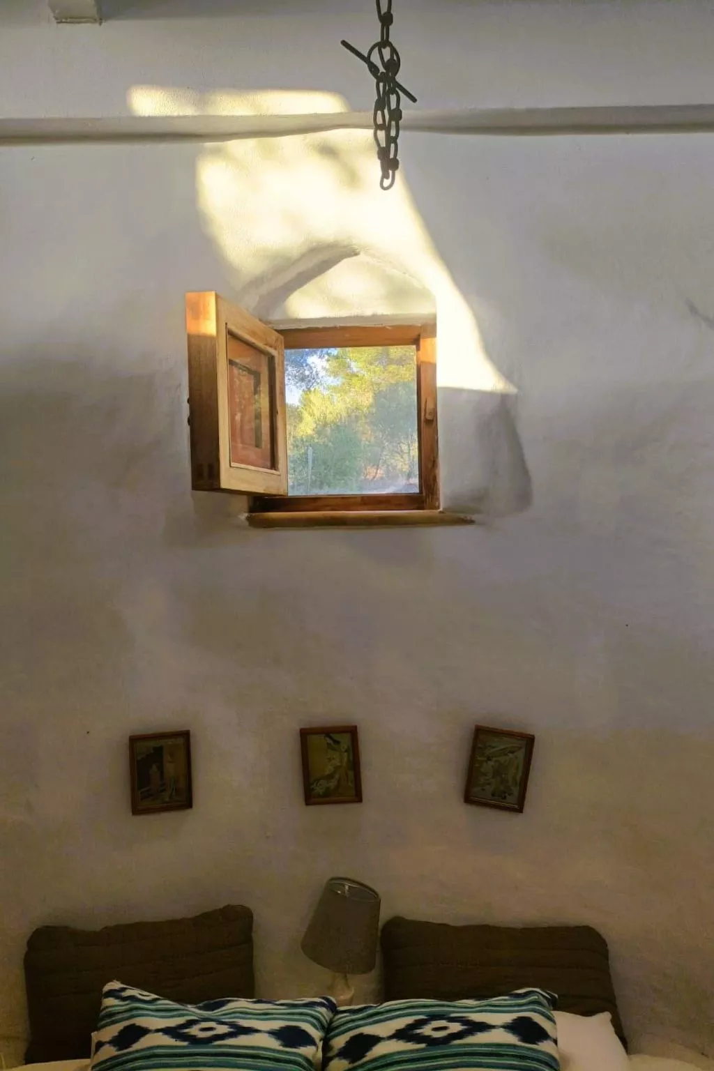 Mit eigenem Garten und Schwimmbad.-Drinnen