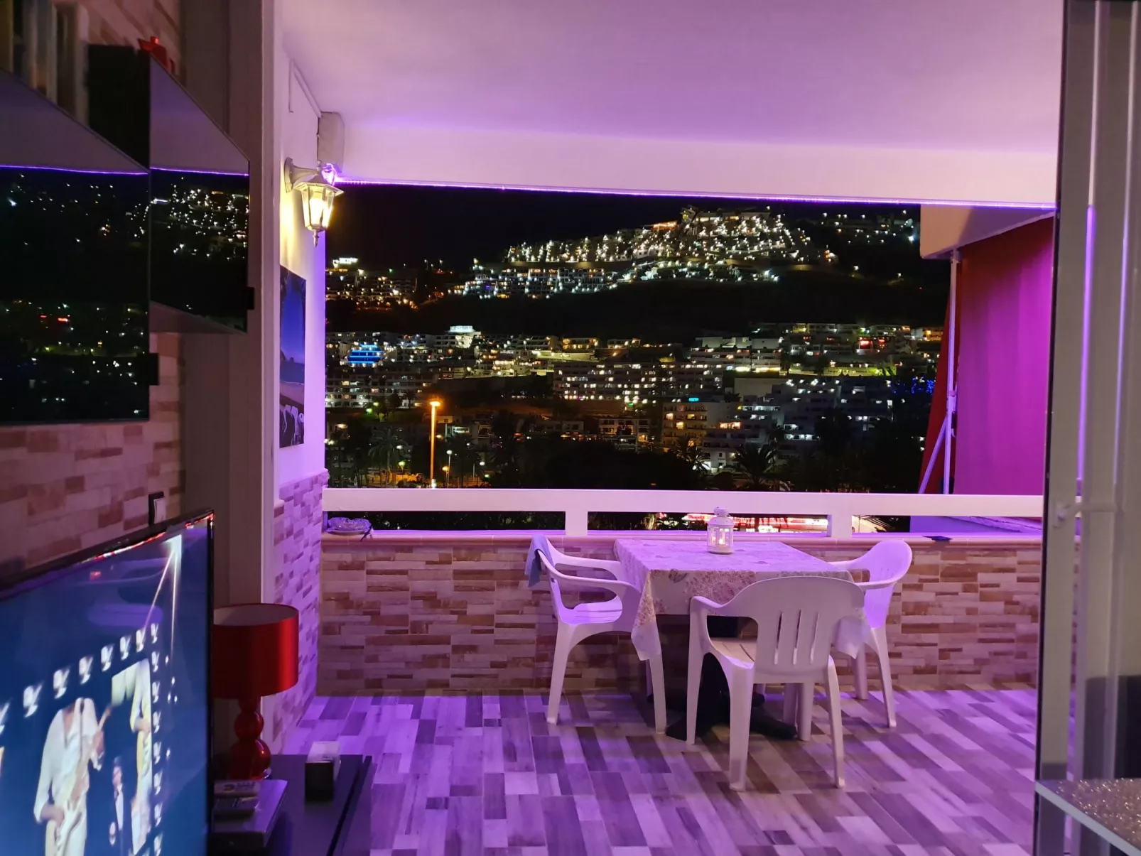 Schöne und romantische Aussichten bei Tag und Nacht-Inside