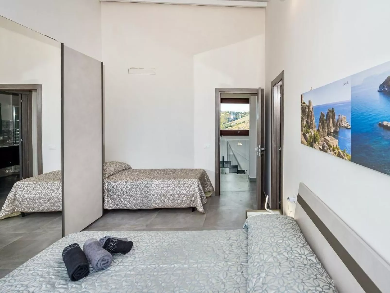 Villa "Rocchi Livreri" mit Blick auf das Wasser-Image-tags.info