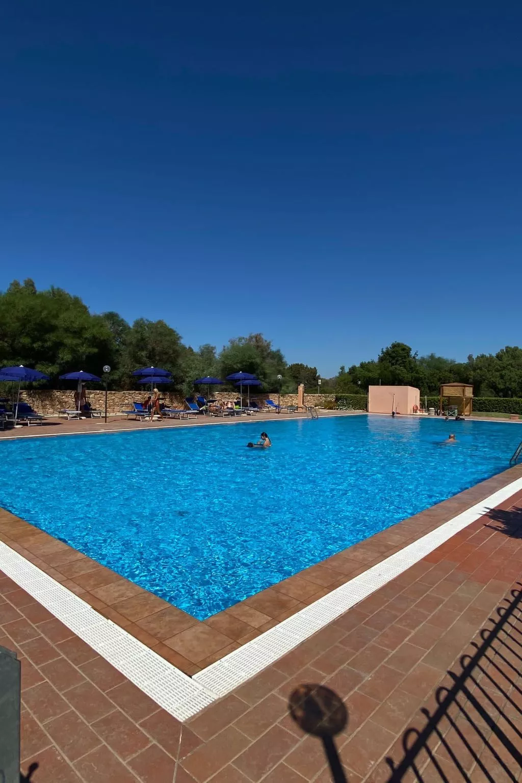 Große Drei-Zimmer-Wohnung am Golf von Marinella