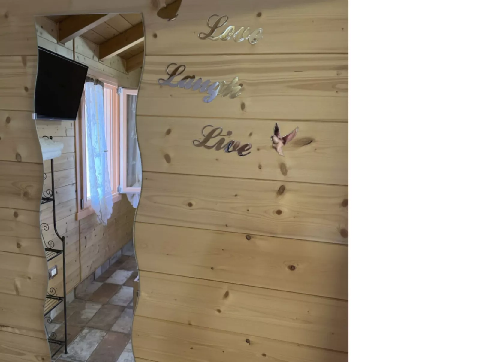 'Vindemia la salmon-Outside