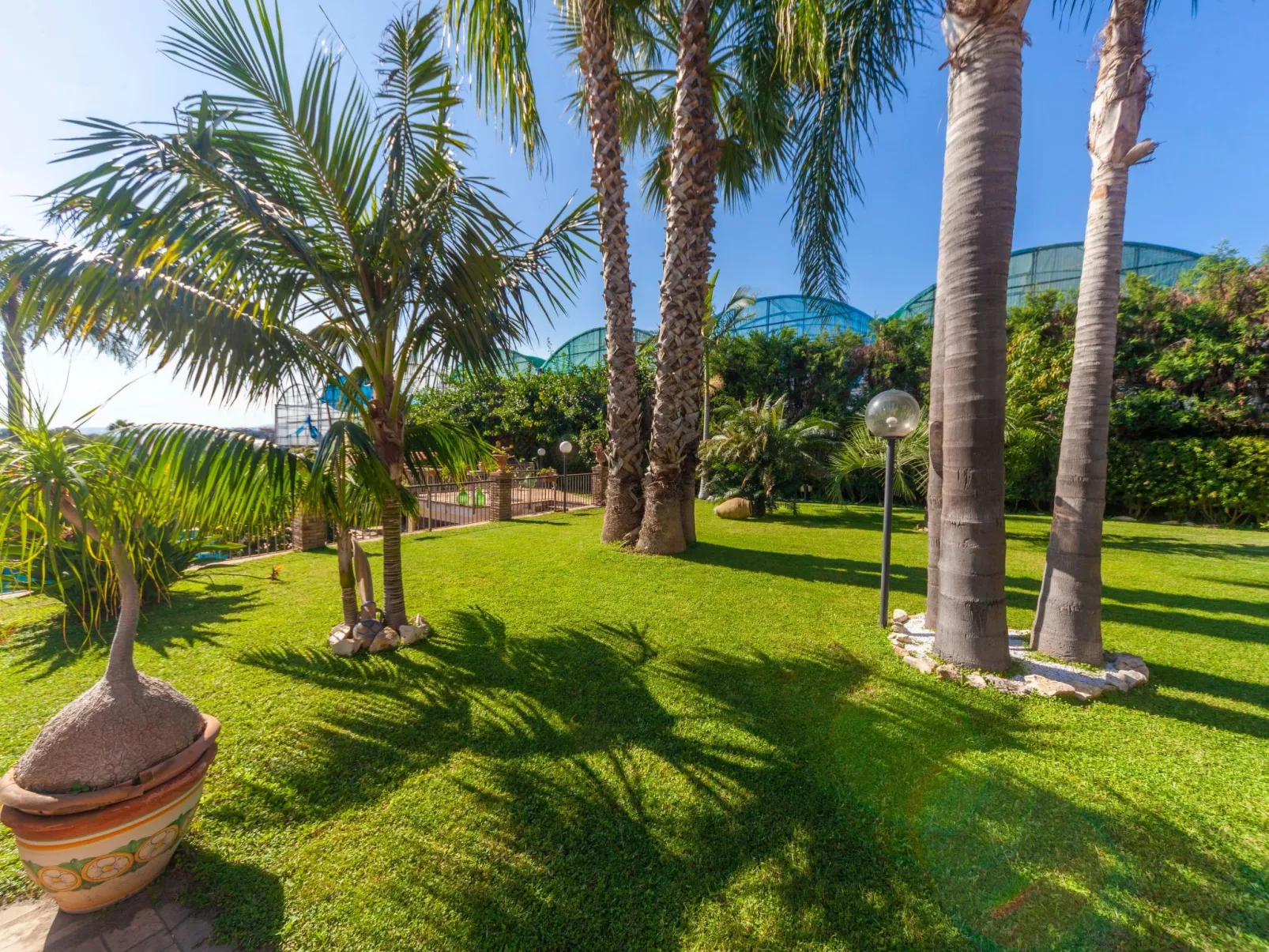 Für 10 Personen in Fiuefreddo di Sicilia, Sizilien (Ostküste von Sizilien)-Image-tags.info