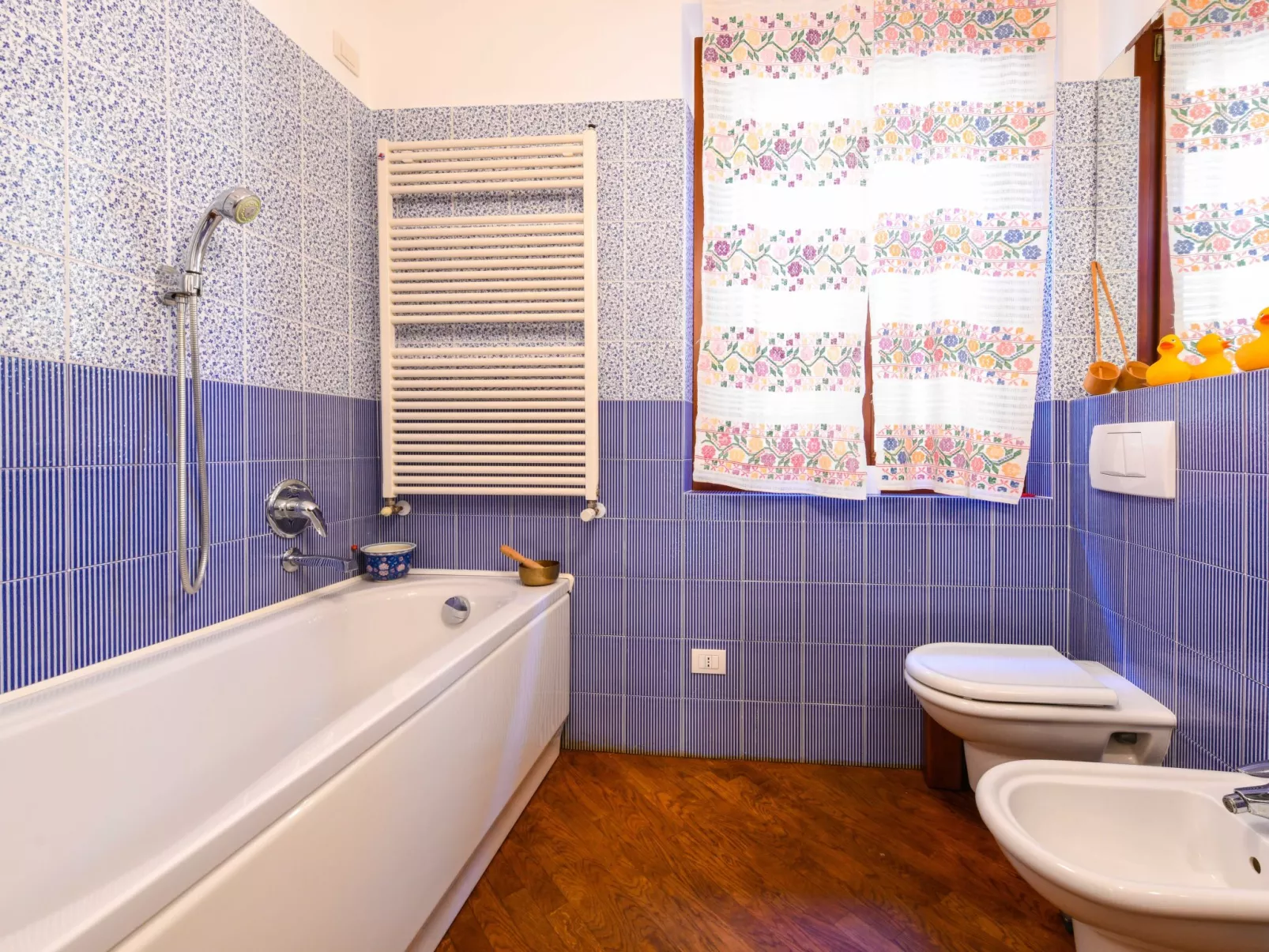 'Silvia2' mit privatem Balkon-Drinnen