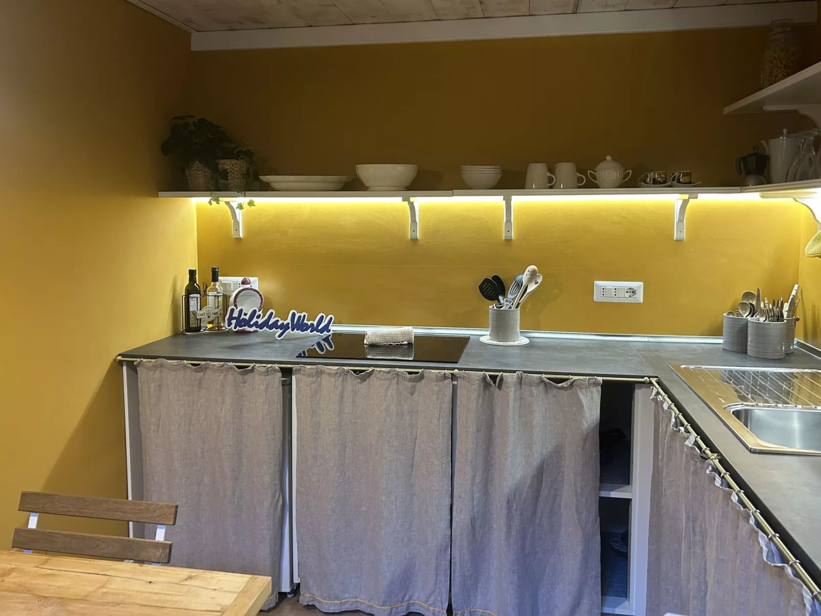 Carla B von Holiday World-Dedans