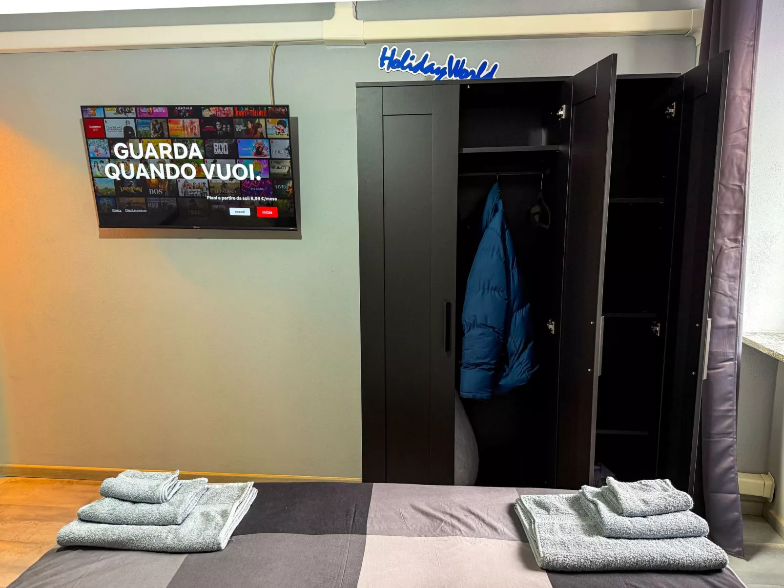 Neue moderne Seeüberdachung von Holiday World-Image-tags.info