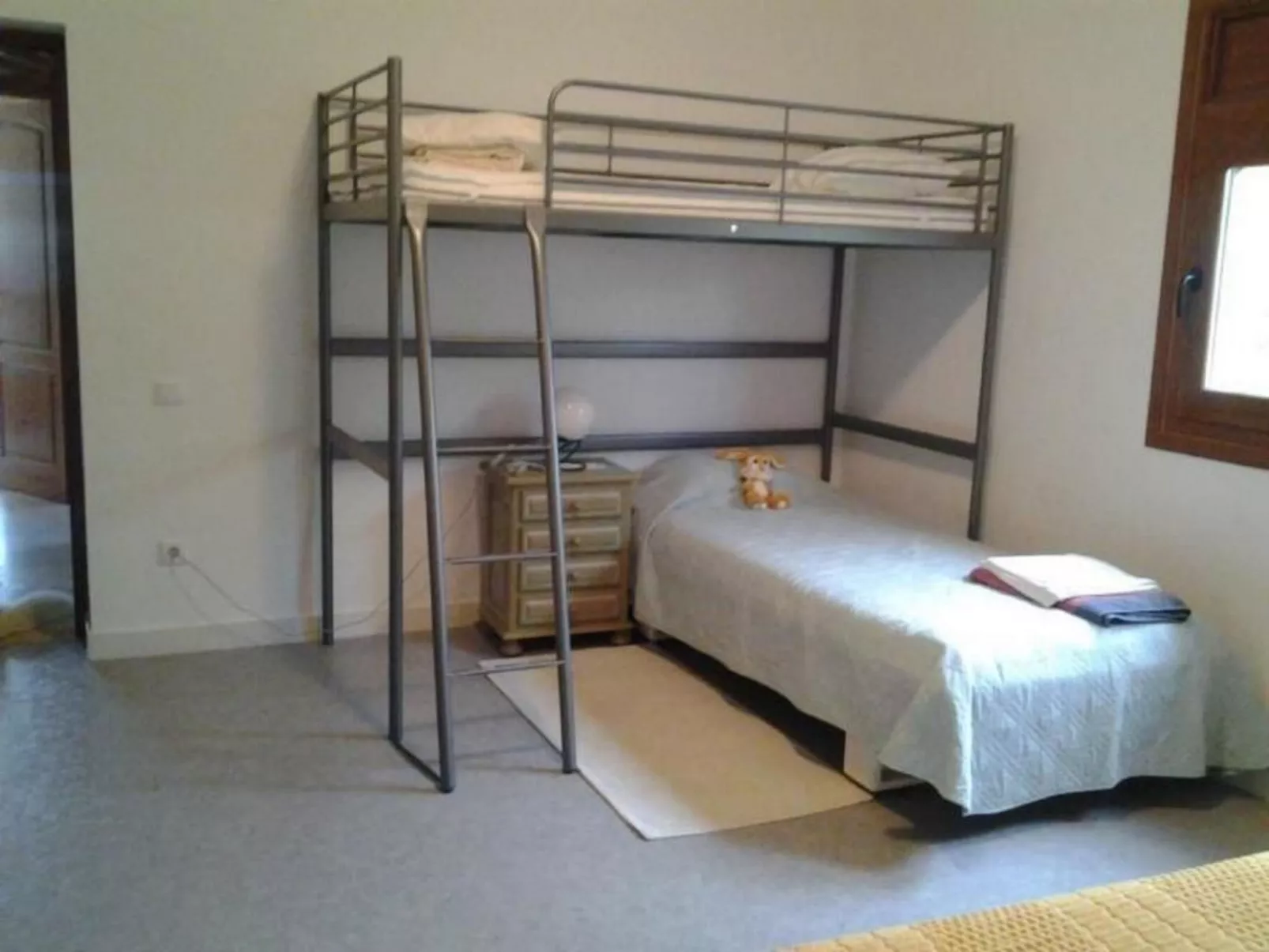 Mit Pool am Meer-Dedans