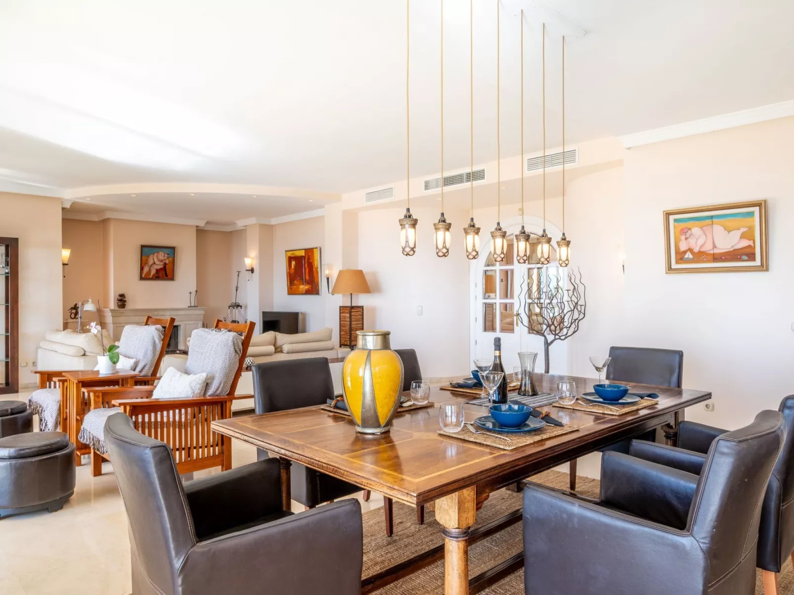 Luxuriöse Villa mit beheiztem Pool und Whirlpool-Inside