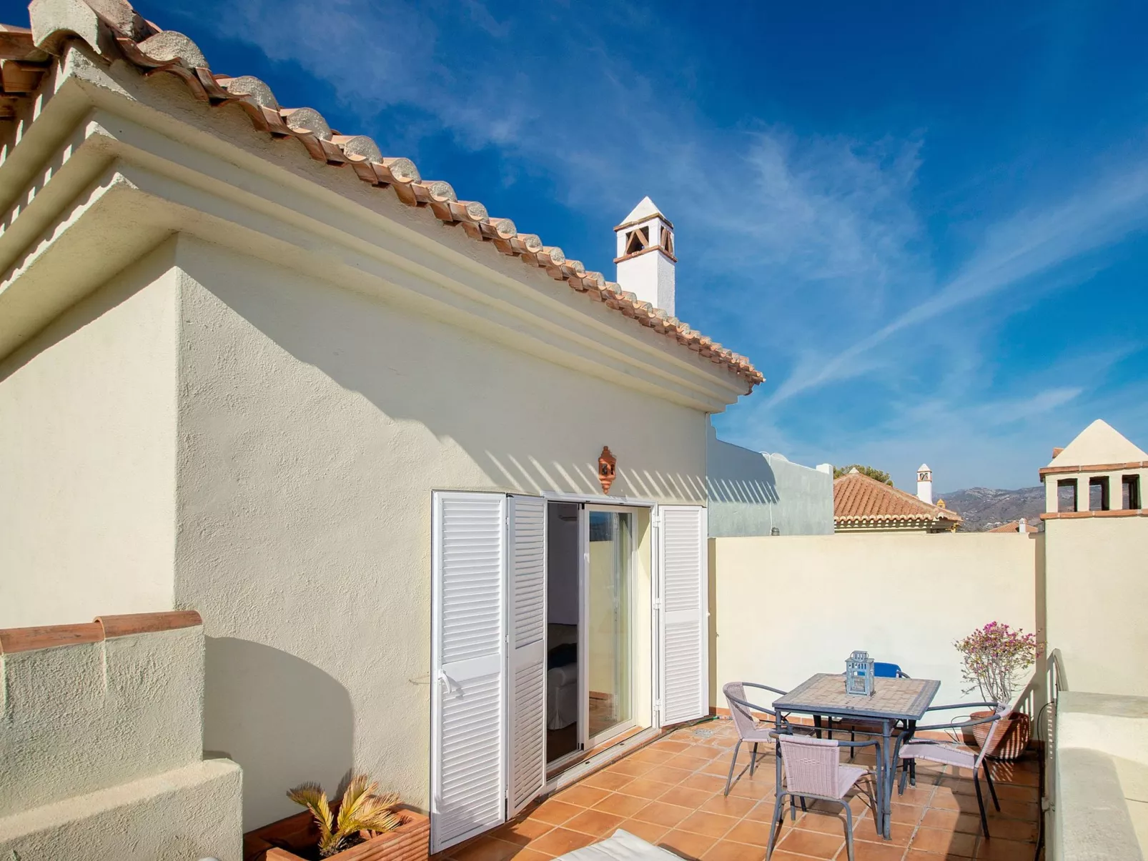 In Almuñécar mit Terrasse und Meerblick-Outside