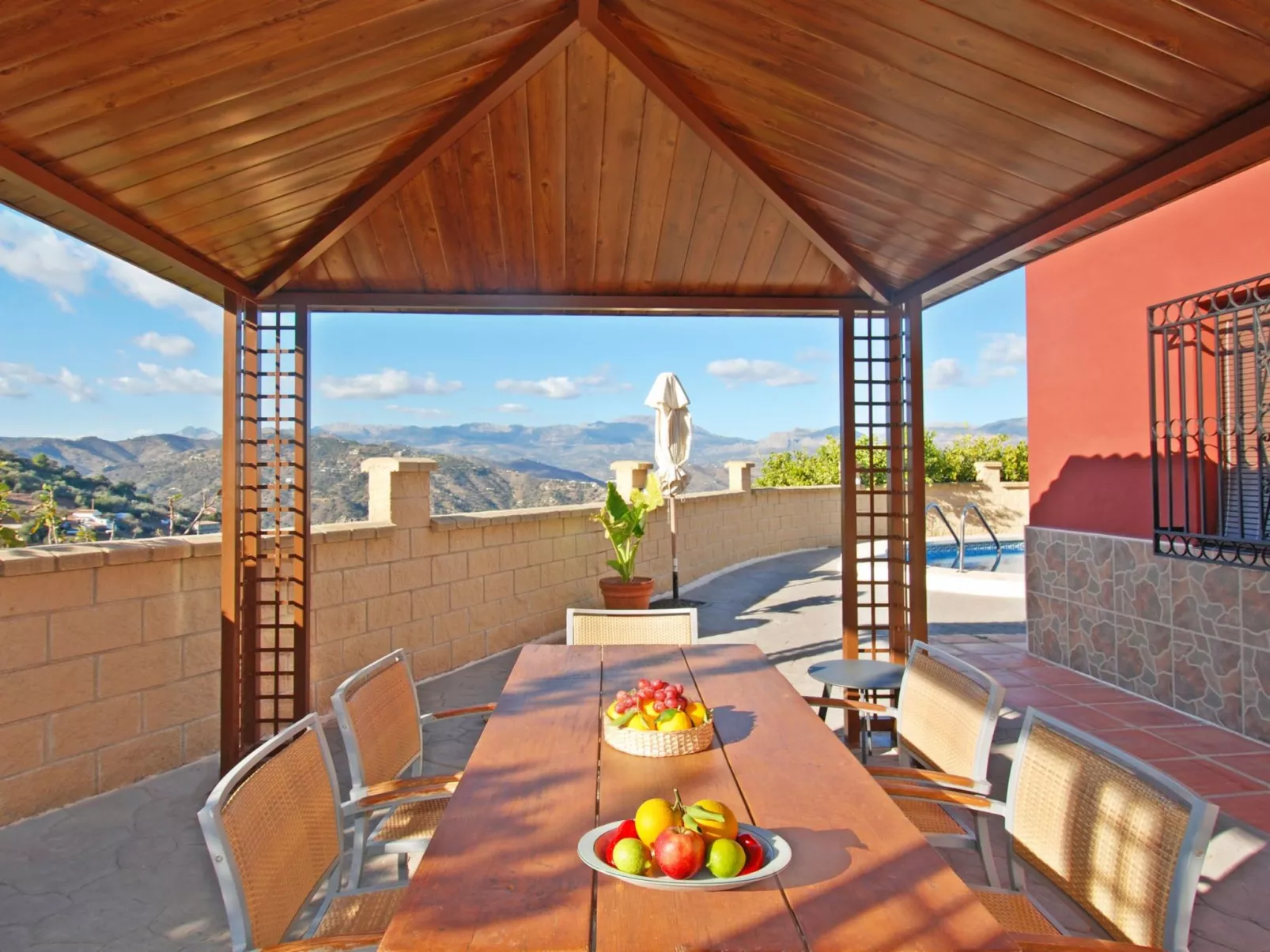 Finca auf einem eingezäunten Grundstück-Dehors