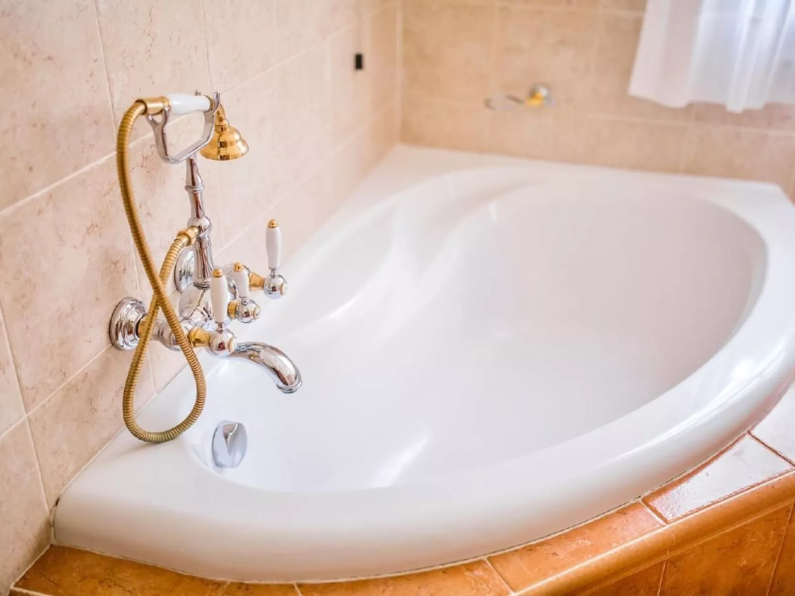 "Bouganvillae" mit Pool-Image-tags.info