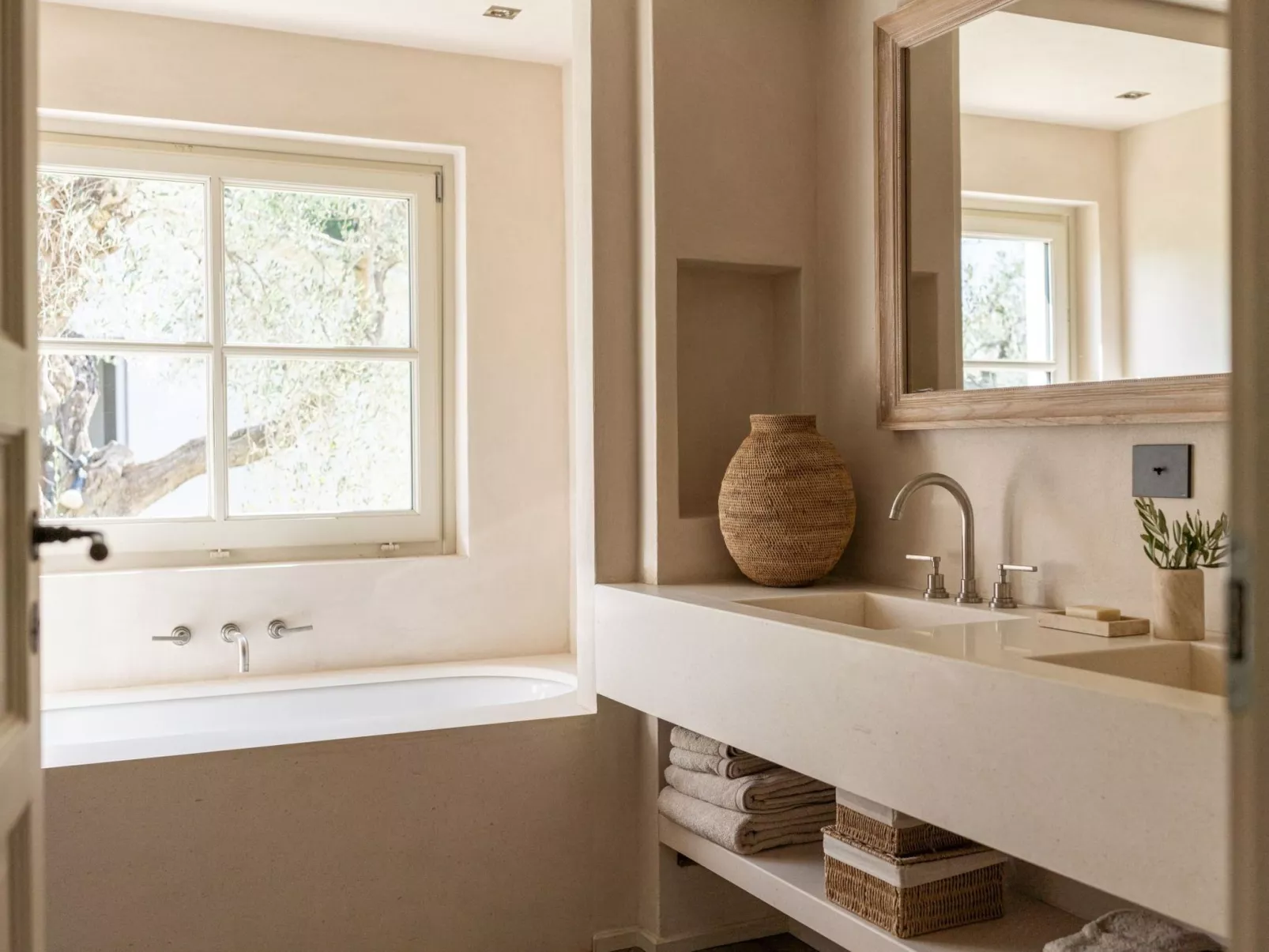 Capalbio Pool-Inside