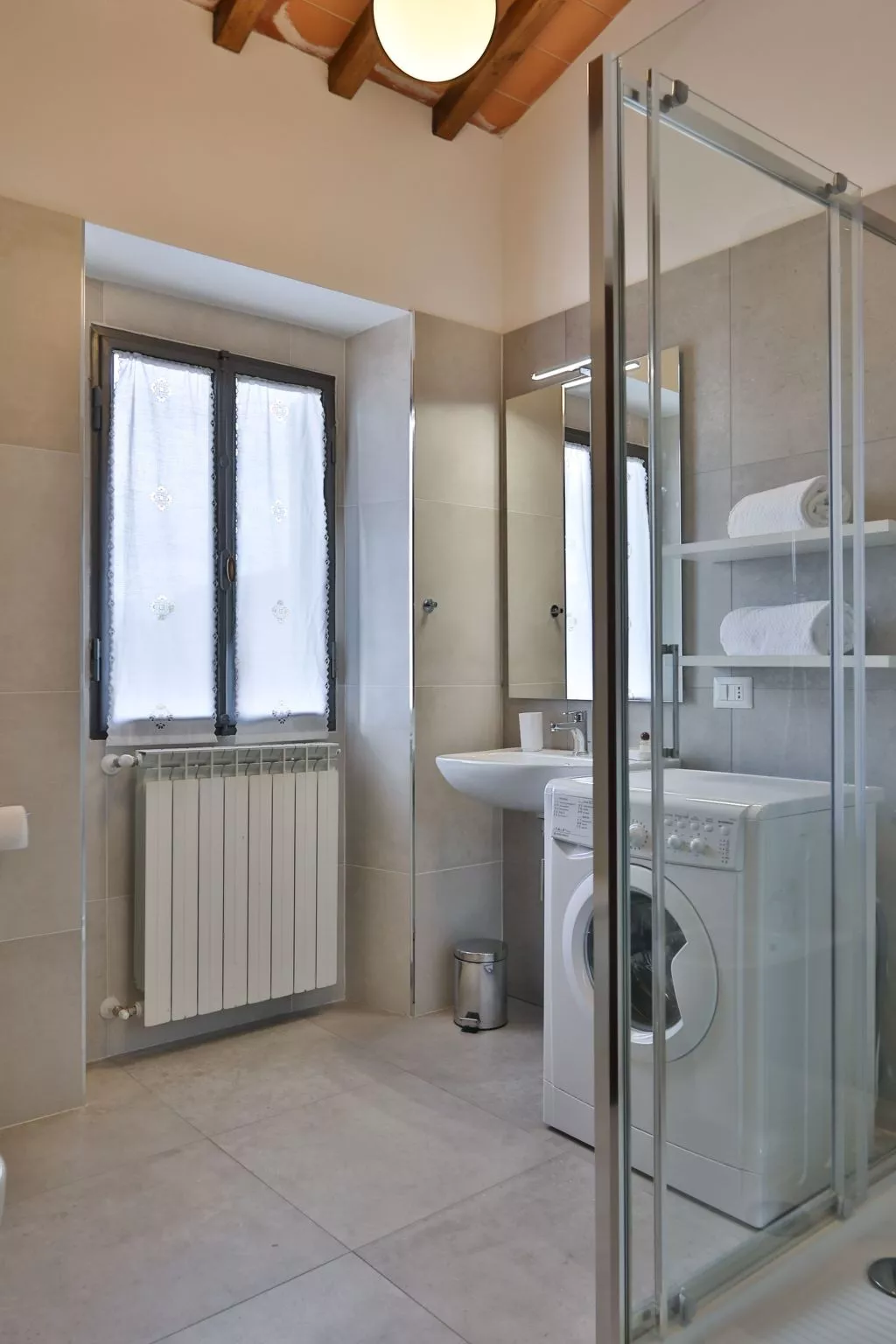 Große Wohnung mit 3 Schlafzimmern und 4 Bädern-Inside