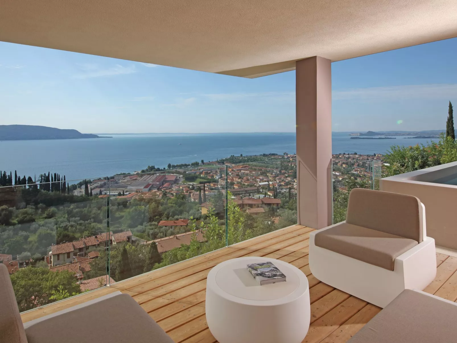 Exklusive Villa Agave mit Seeblick und privatem Pool-Draußen