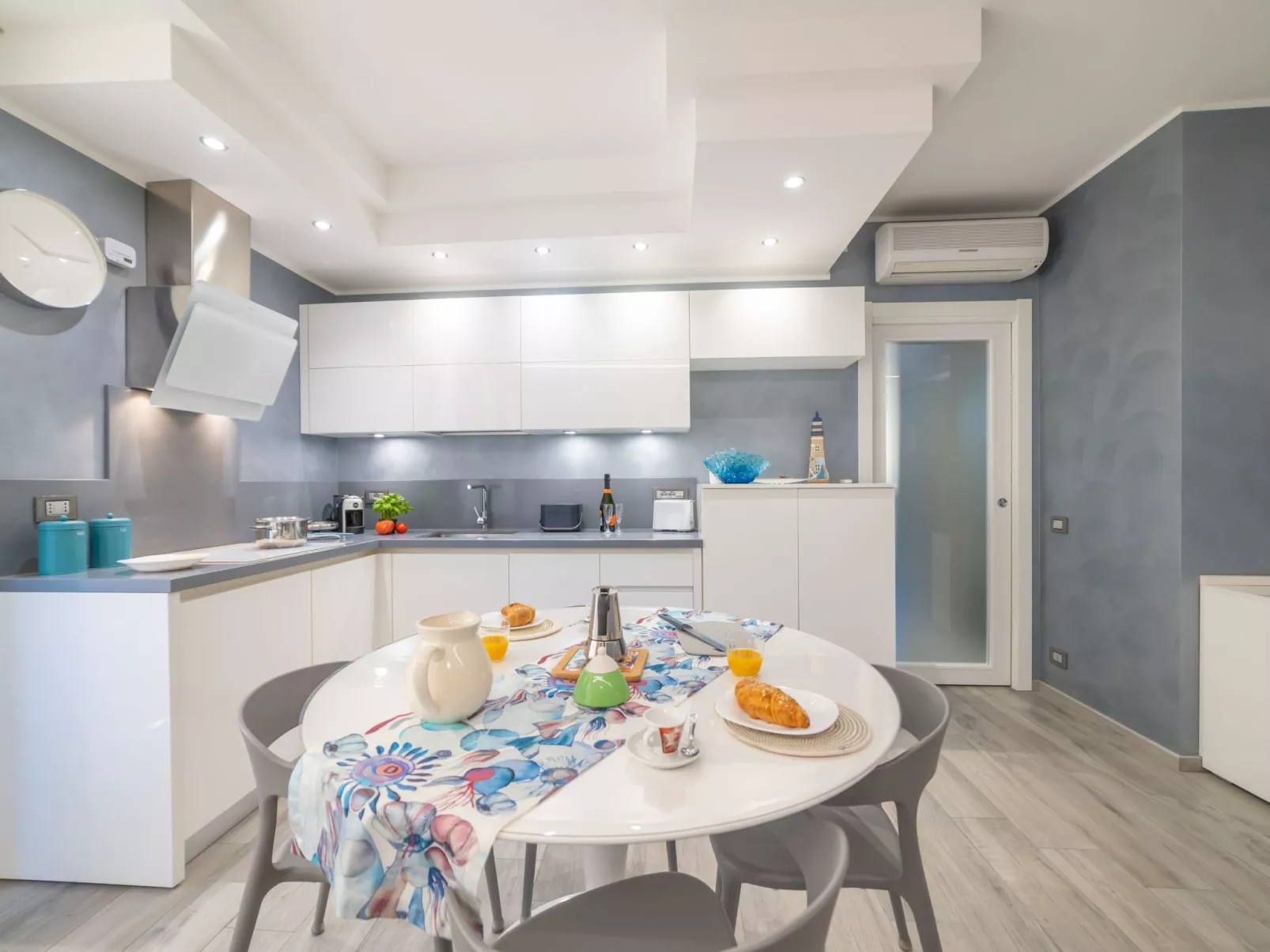 Loving Alassio - Eine hochmoderne Drei-Zimmer-Wohnung am Meer-Dedans