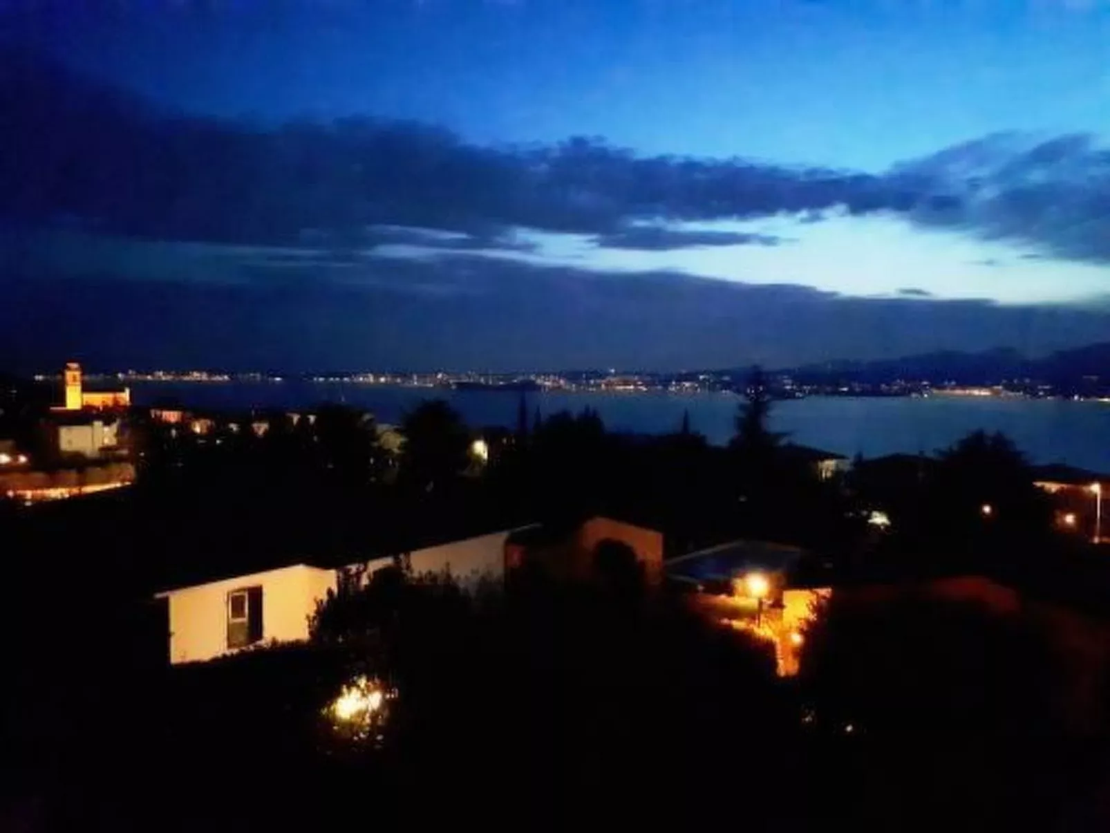 Flacher Sonnenaufgang-Draußen