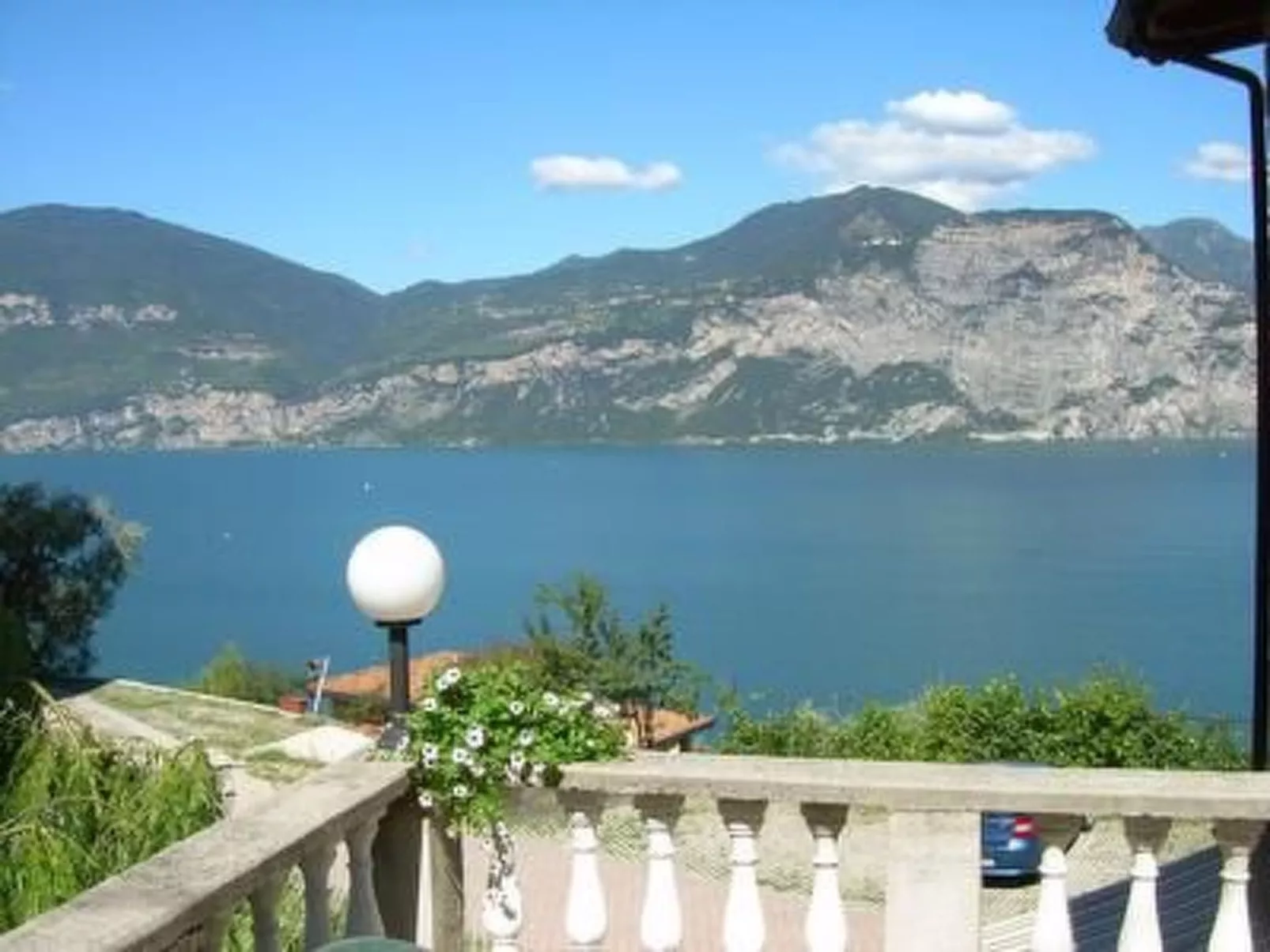 Mit Blick auf das Wasser-Draußen