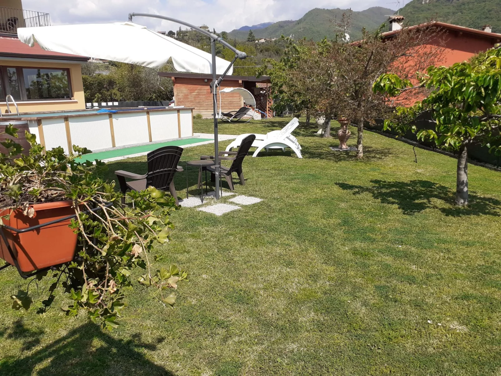 Appto. "Villa La Veranda" mit Garten und Pool-Outside