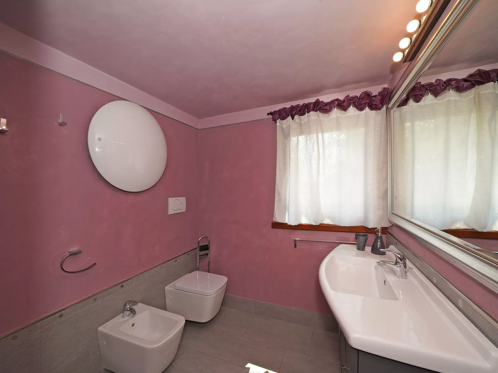 Wohnung mit Blick auf den Gardasee-Drinnen