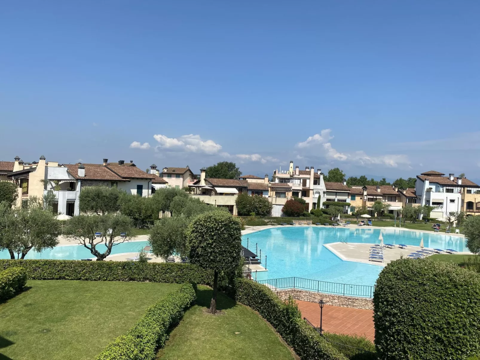 Wohnung im Resort mit großes Schwimmbad und Sportbereich-Draußen