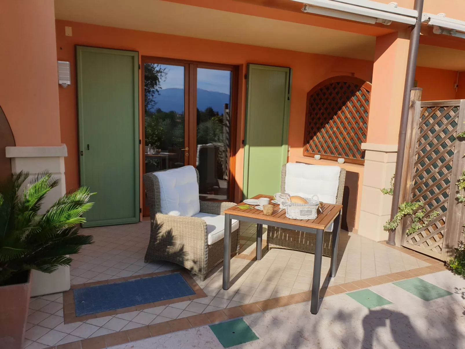 Piccola Perla - Draußen