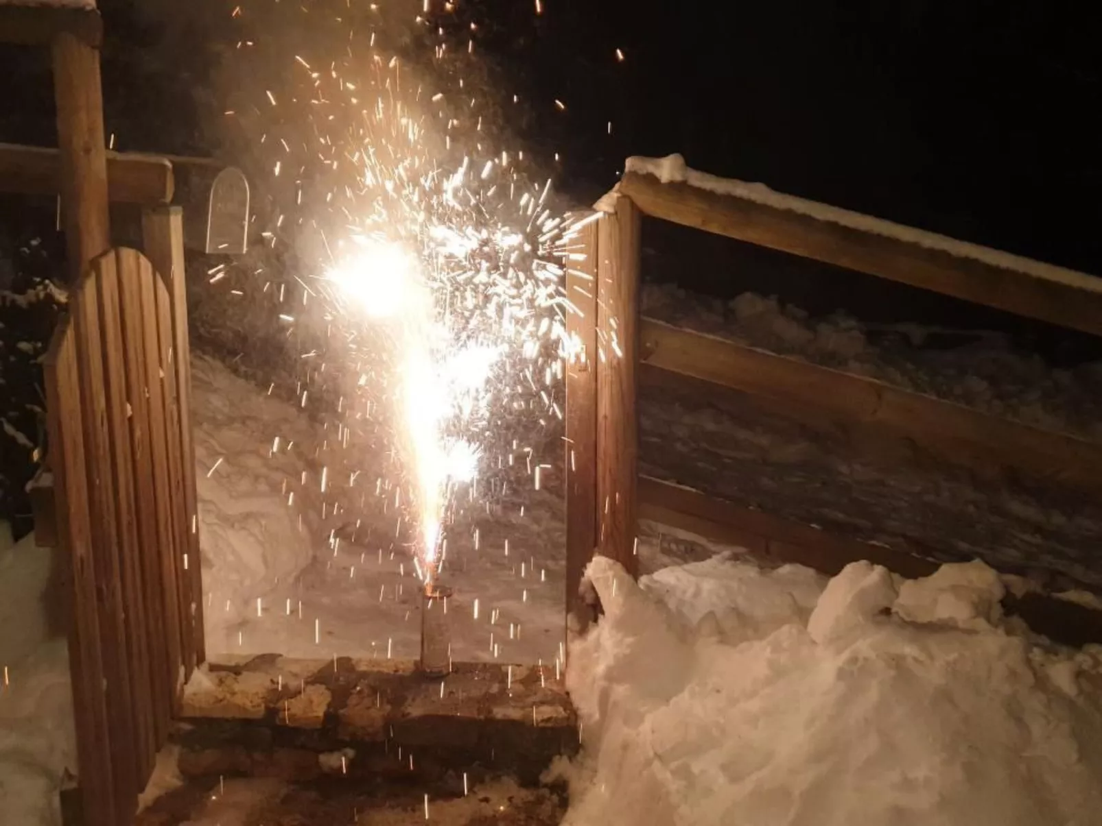 Berghütte mit Wasserblick-Draußen