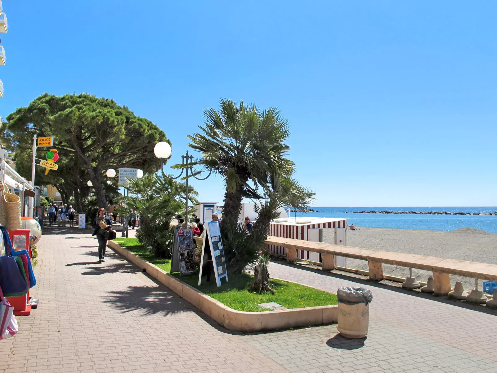 Angenehme Wohnung in San Bartolomeo Al Mare-Environnement