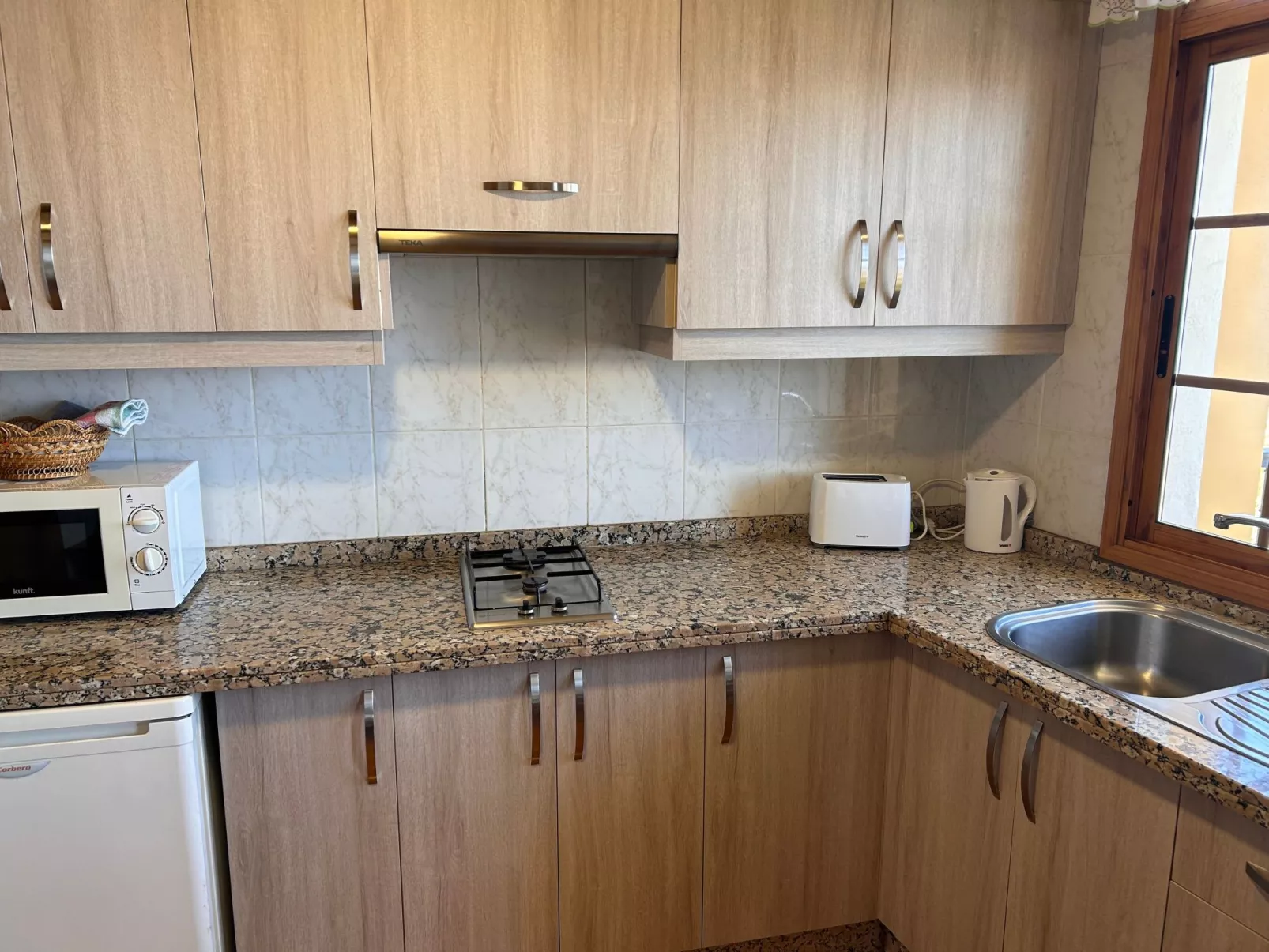 Apartment mit Balkon und Meerblick-Drinnen