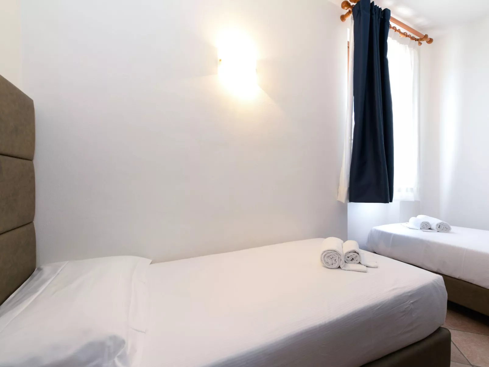 Wohnung mit Balkon, Schwimmbad und Seeblick-Inside