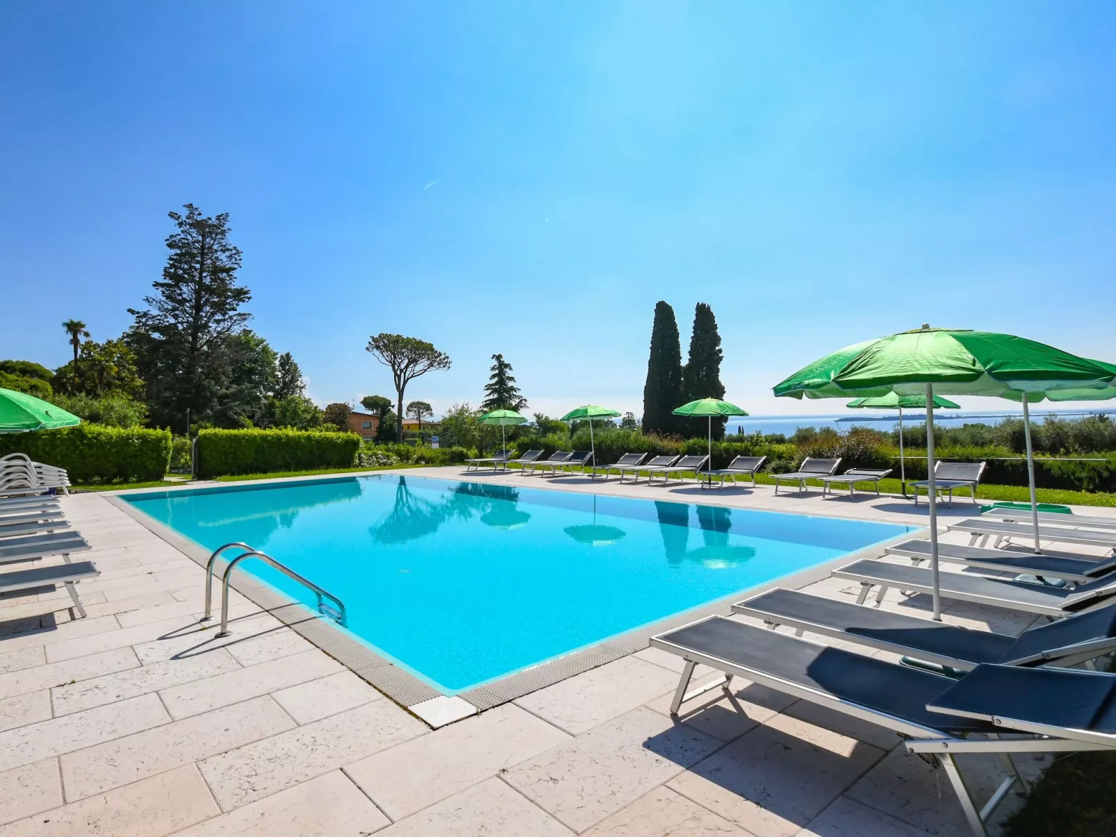 Wohnung in Moniga Del Garda mit Seeblick-Outside