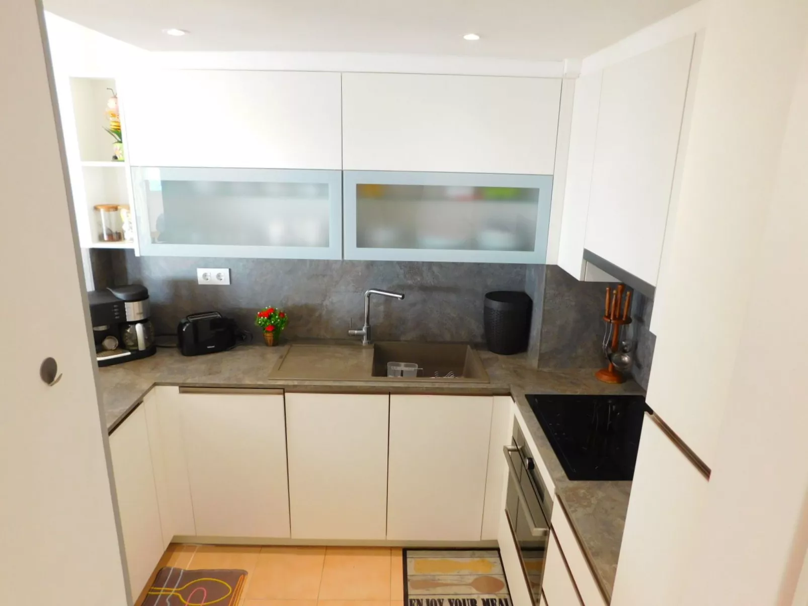 Mit großer Terrasse und Parkplatz in Salatar, Roses-Inside